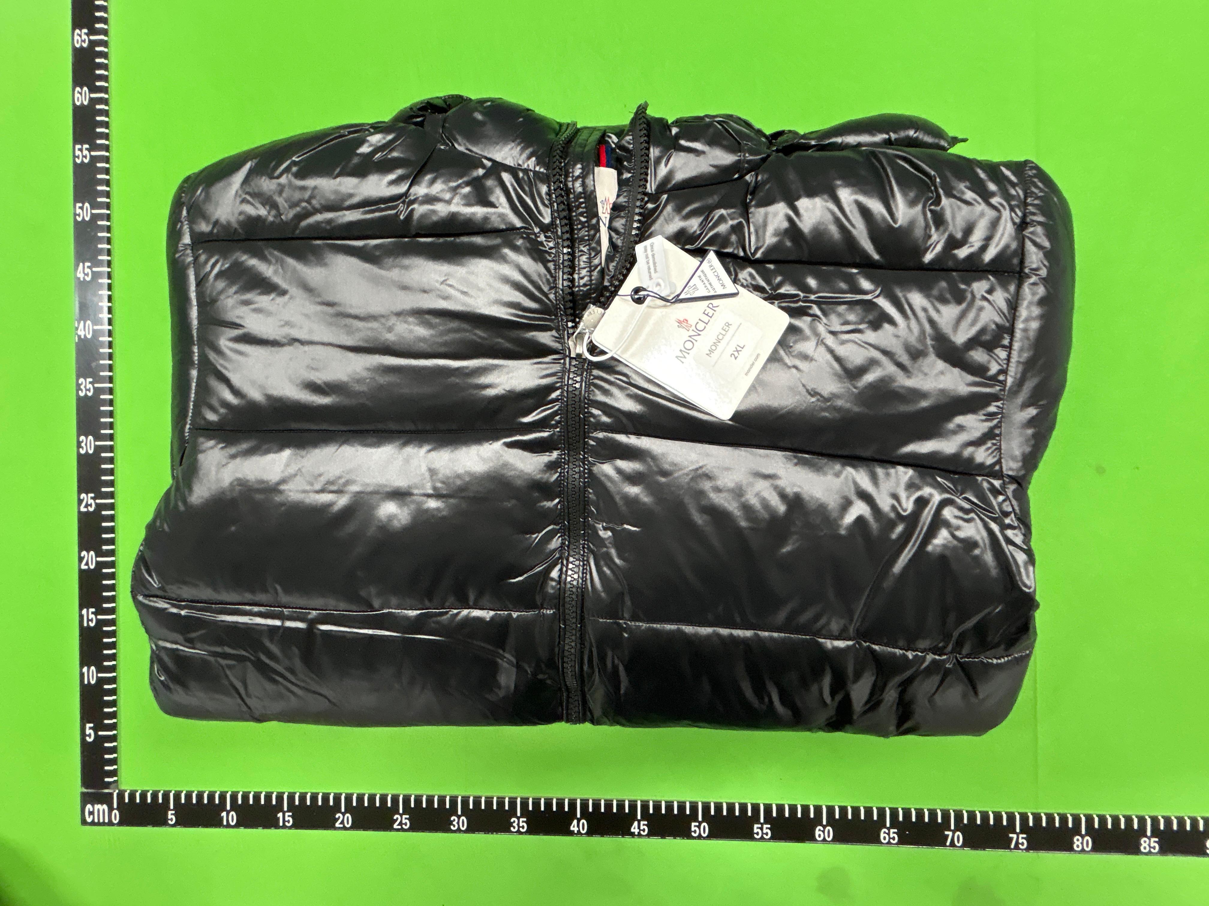Foto QC 5 de Moncler Maya Hooded Down Jacket Black