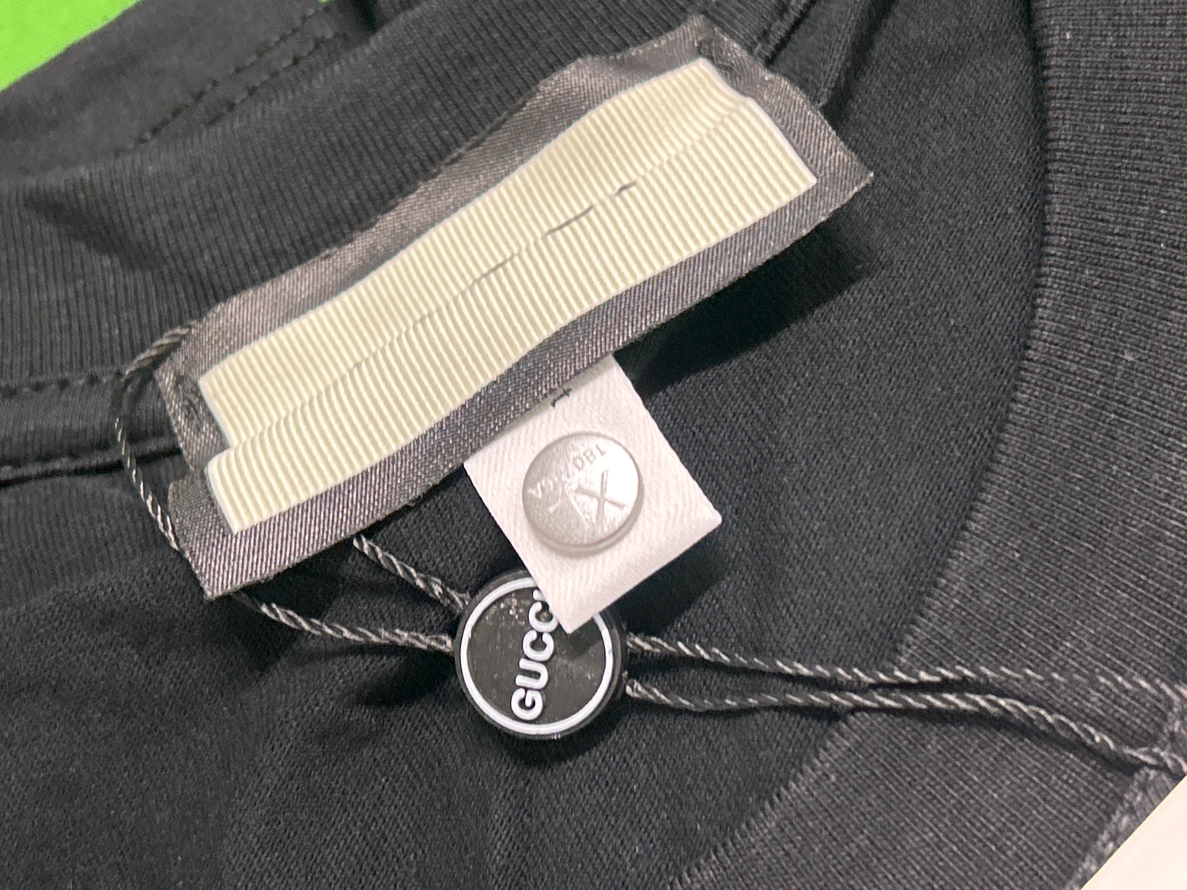 Foto QC 6 de Gucci T-shirt UGCCI Logo Burgundy