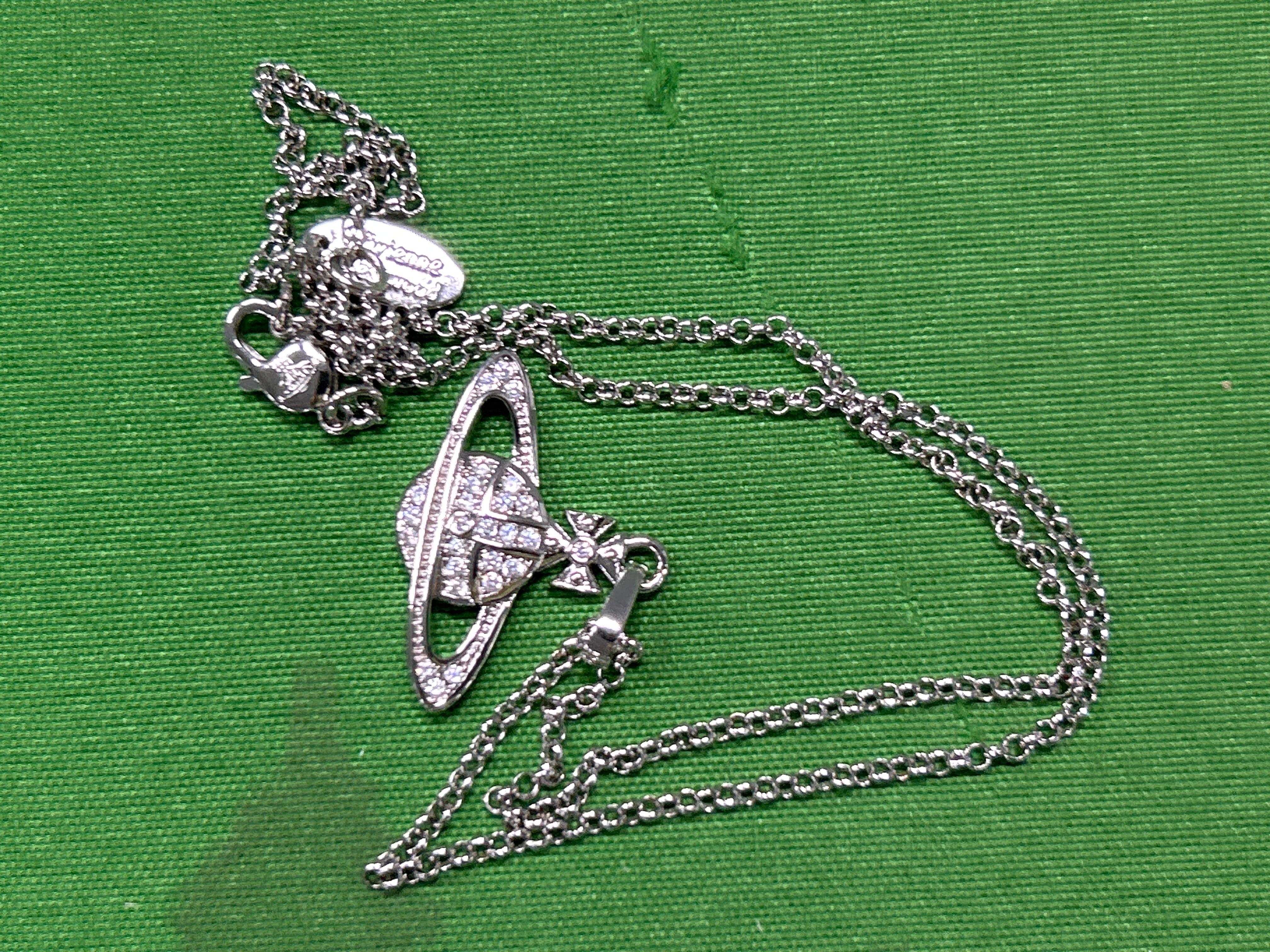 Foto QC 5 de Vivienne Westwood Orb Necklace Metal Crystal Silver