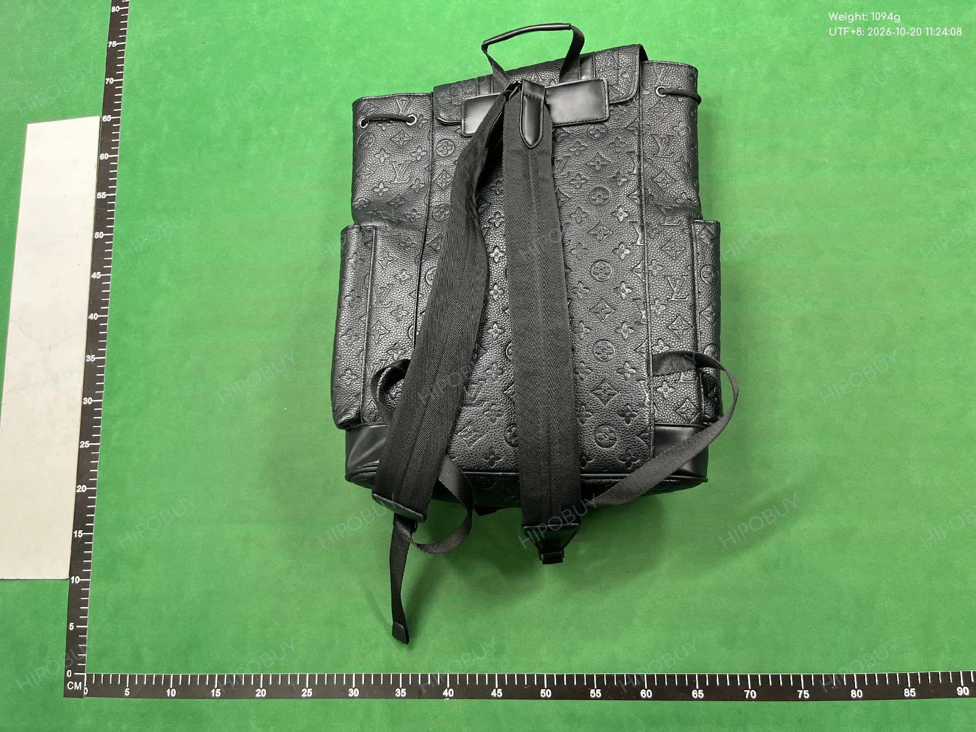 Foto QC 3 de Louis Vuitton Christopher Backpack PM Black Monogram Shadow Leather