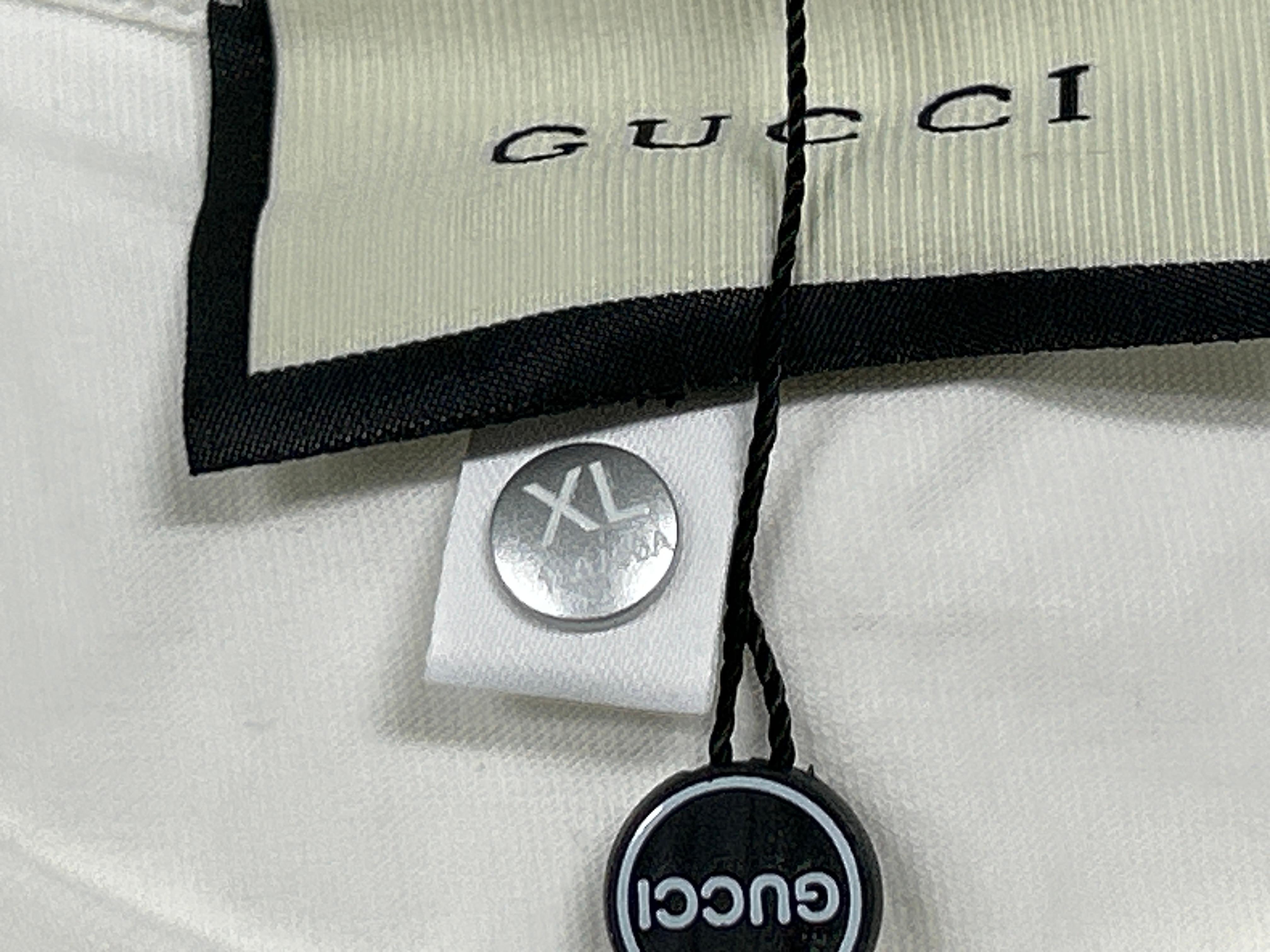Foto QC 2 de Gucci T-shirt UGCCI Logo Burgundy