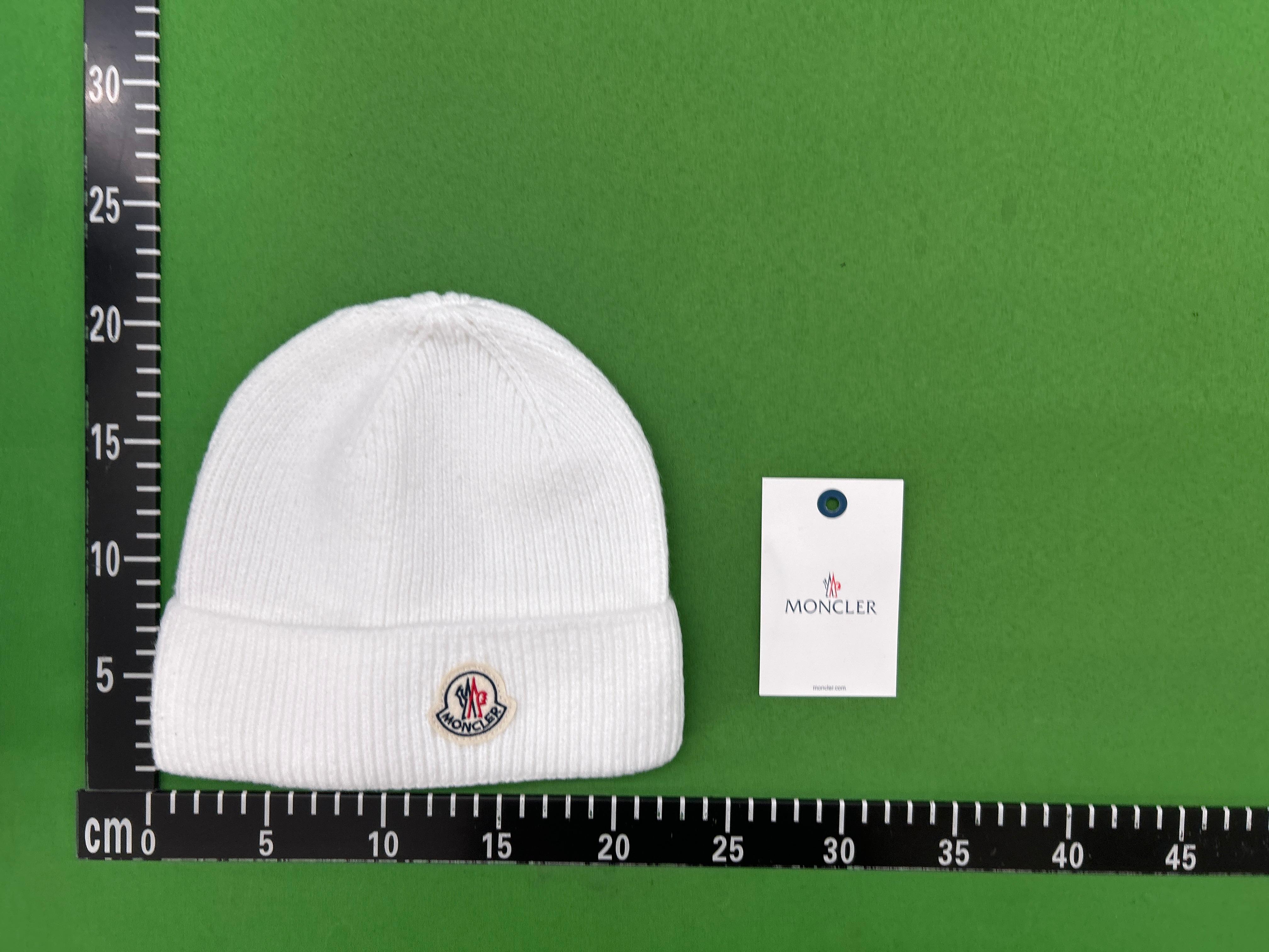 Foto QC 1 de Prada Triangle Logo Beanie White