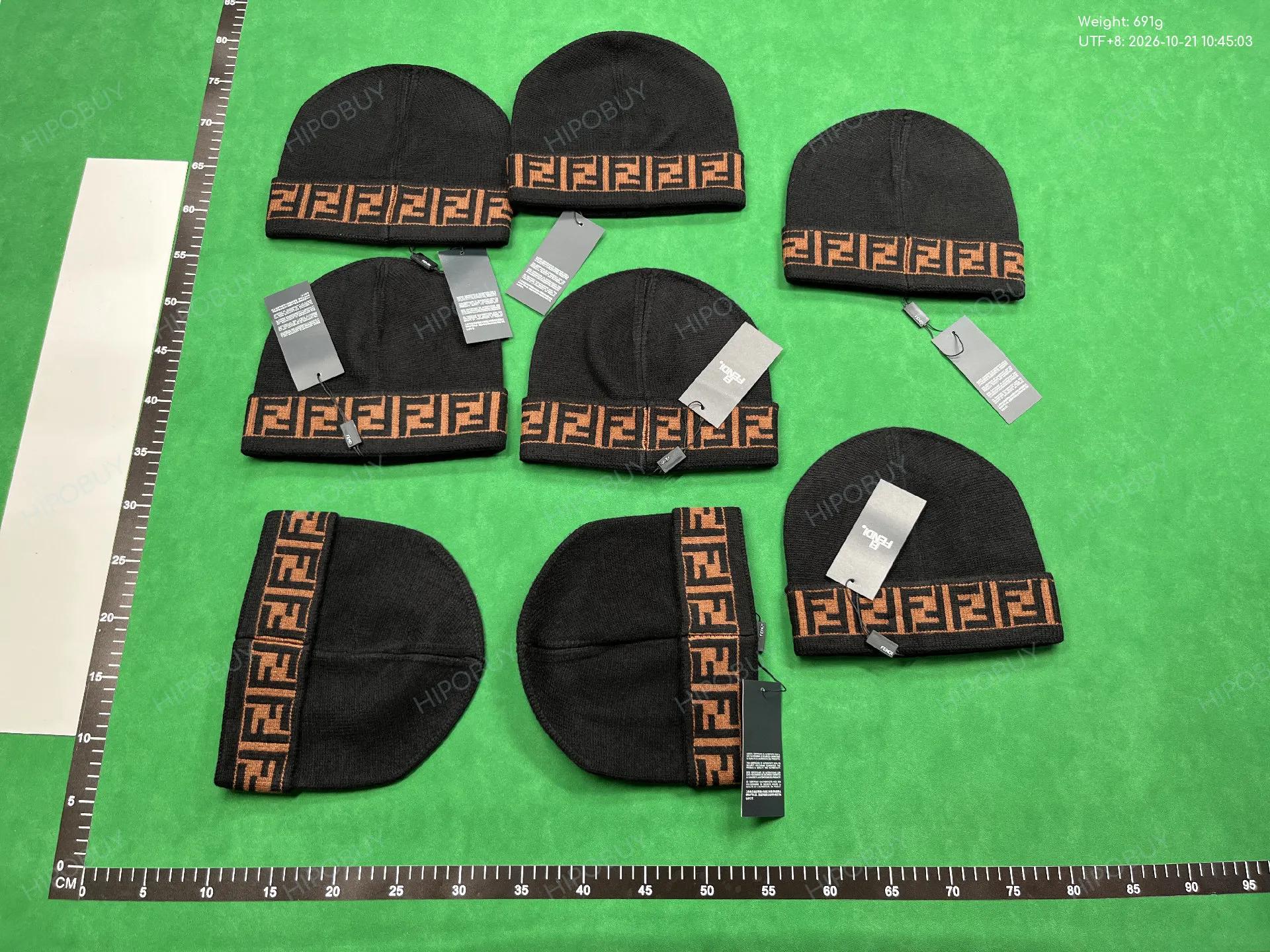 Foto QC 7 de Fendi FF Motif Beanie Grey