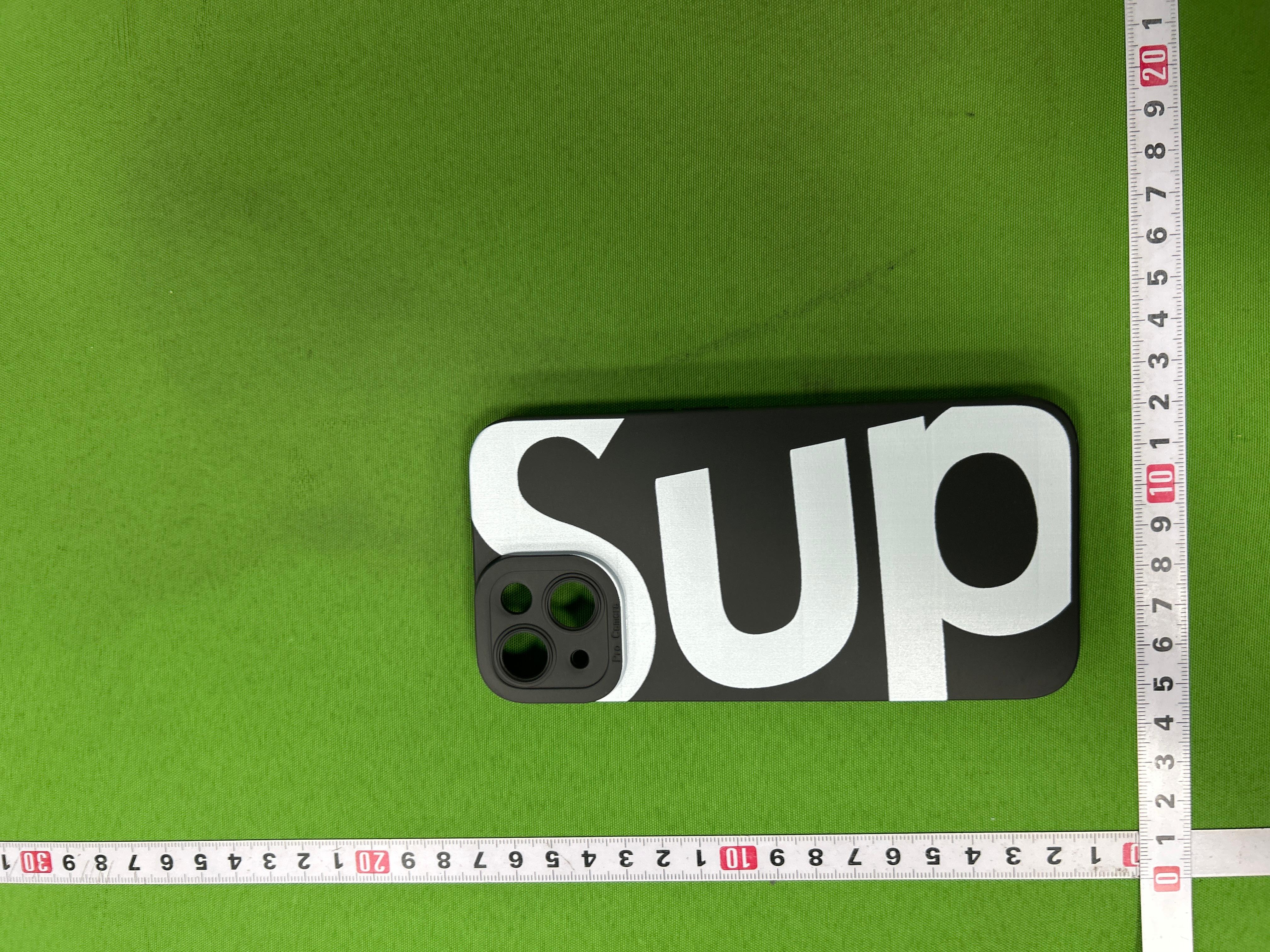 Foto QC 5 de Supreme Silicone Case for iPhone 16 Black