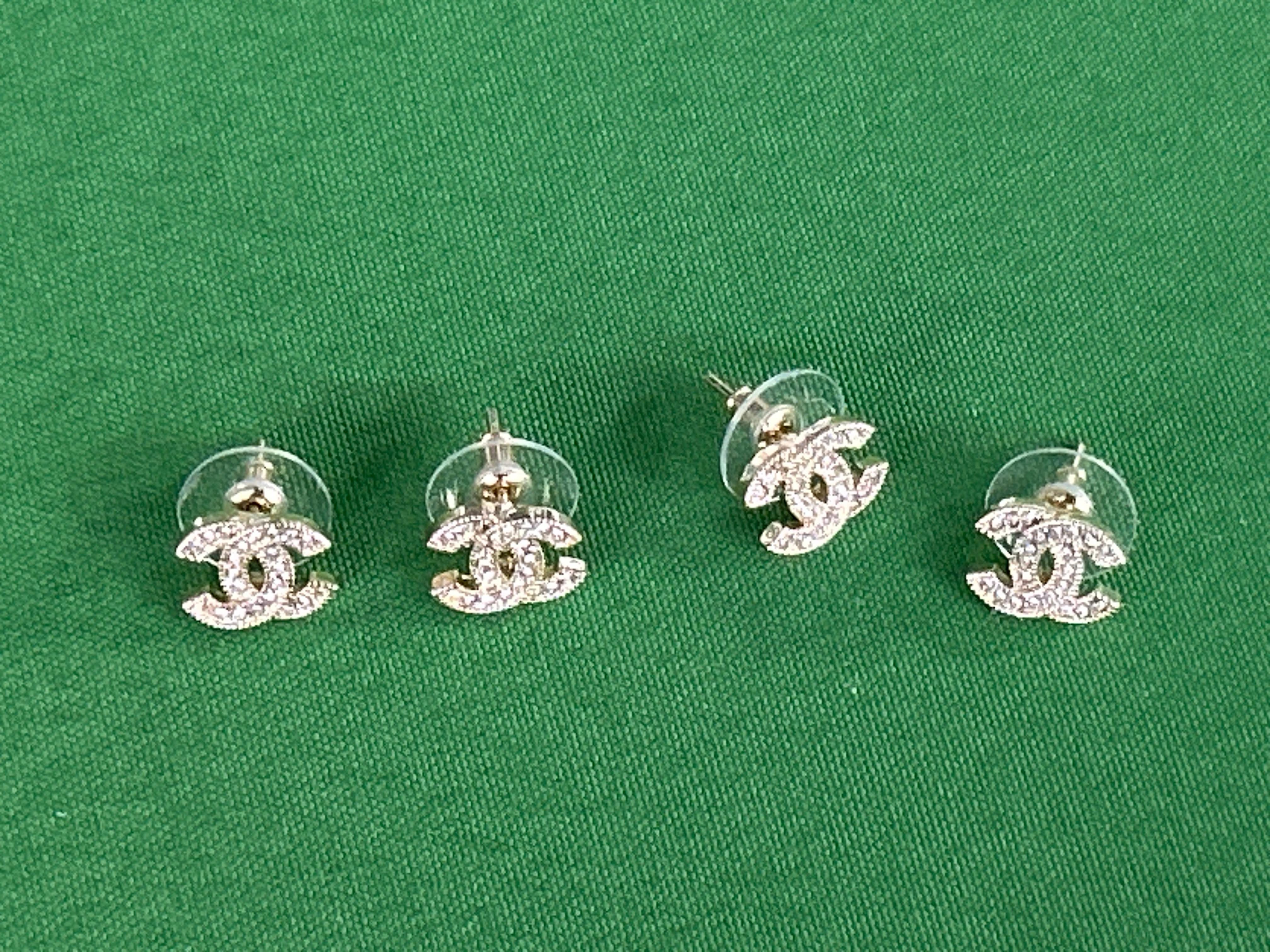 Foto QC 2 de Chanel Earrings Metal Strass Gold