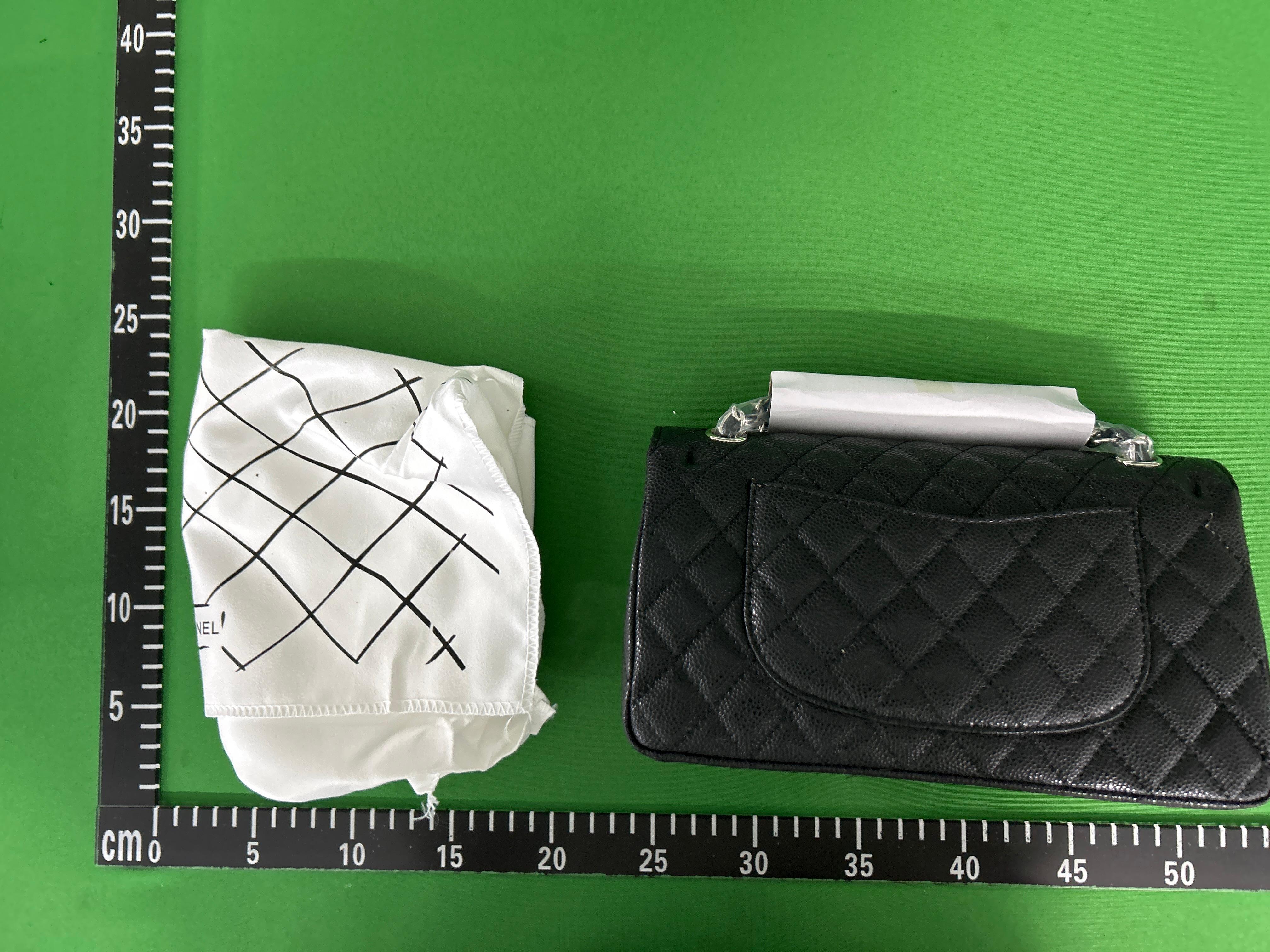 Foto QC 2 de Chanel Classic Flap Bag Small Blue Denim Camellia