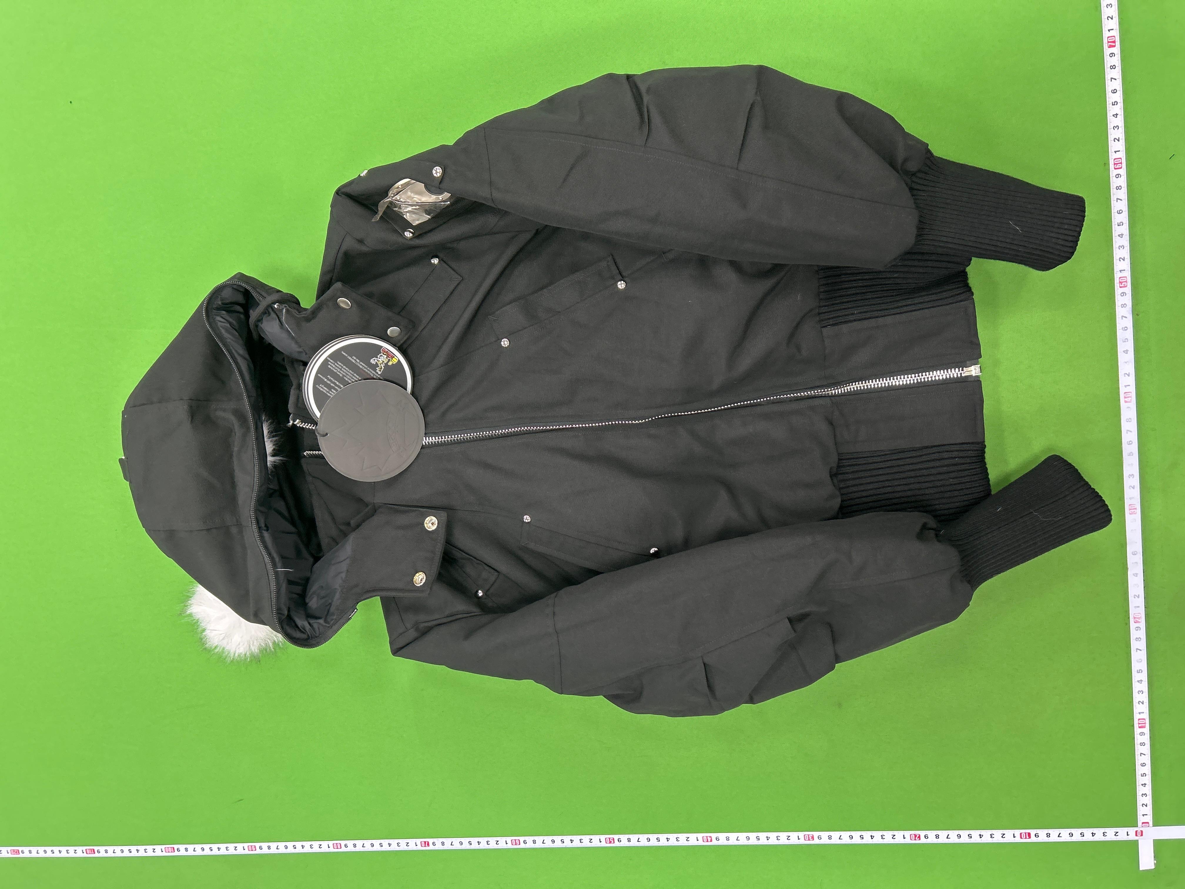 Foto QC 7 de Moose Knuckles Bomber Down Jacket Silver Fox Black