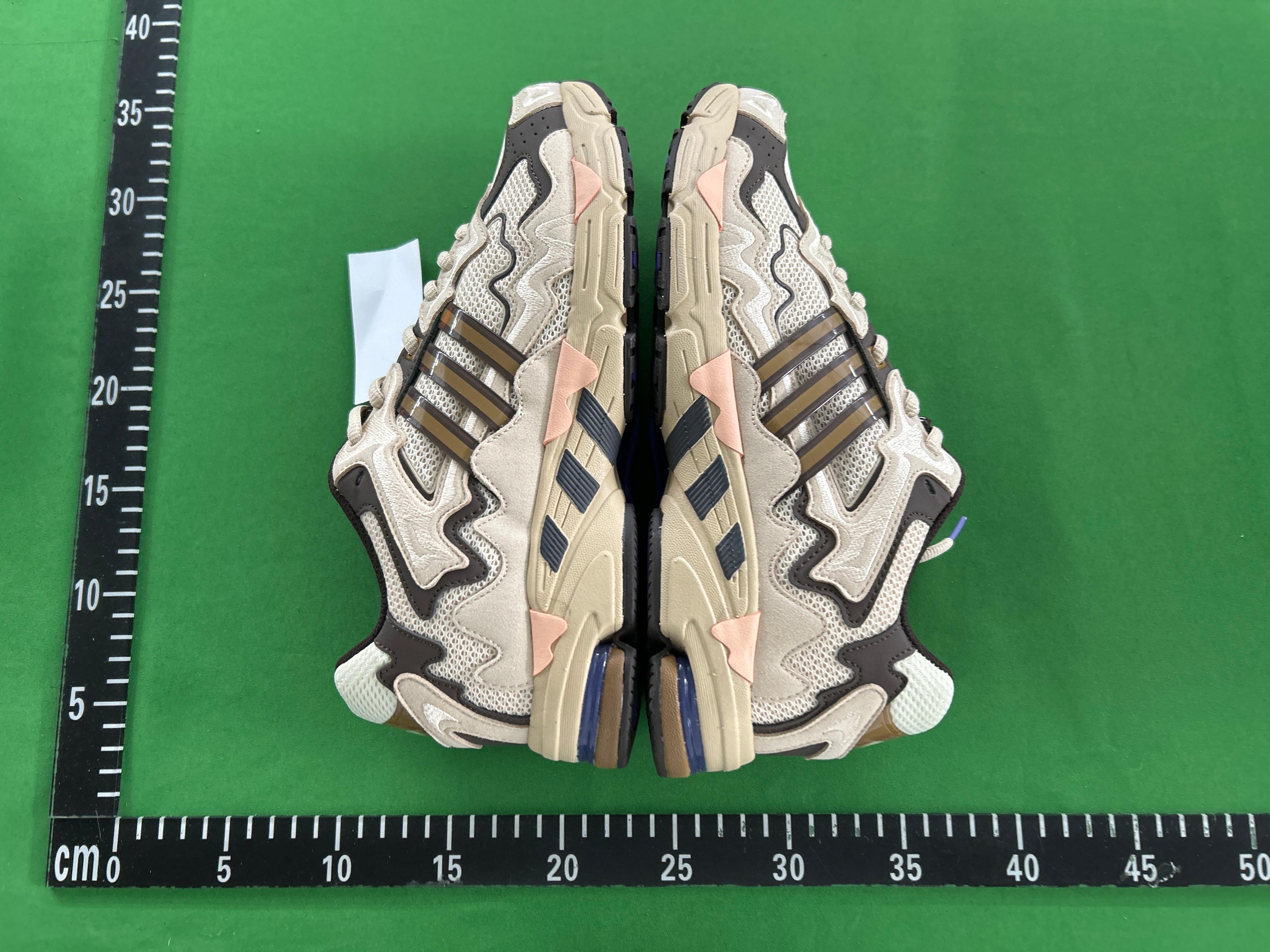 Foto QC 5 de adidas Response CL Bad Bunny Triple Black ID0805