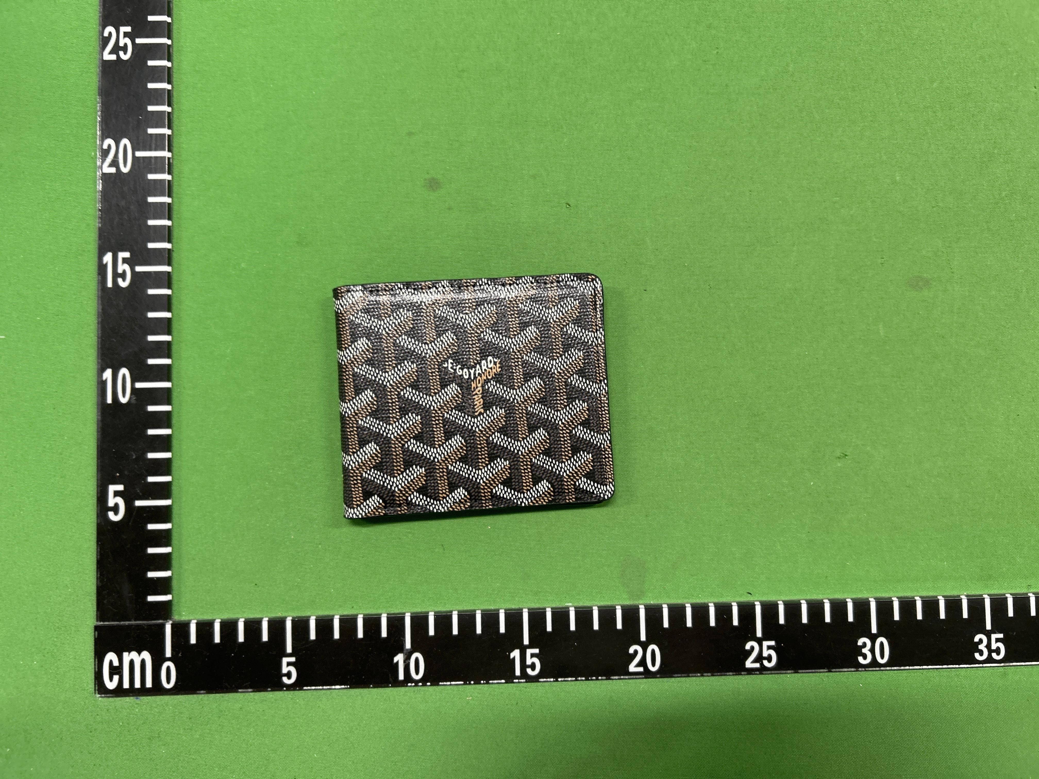 Foto QC 3 de Goyard Victoire Wallet Goyardine White