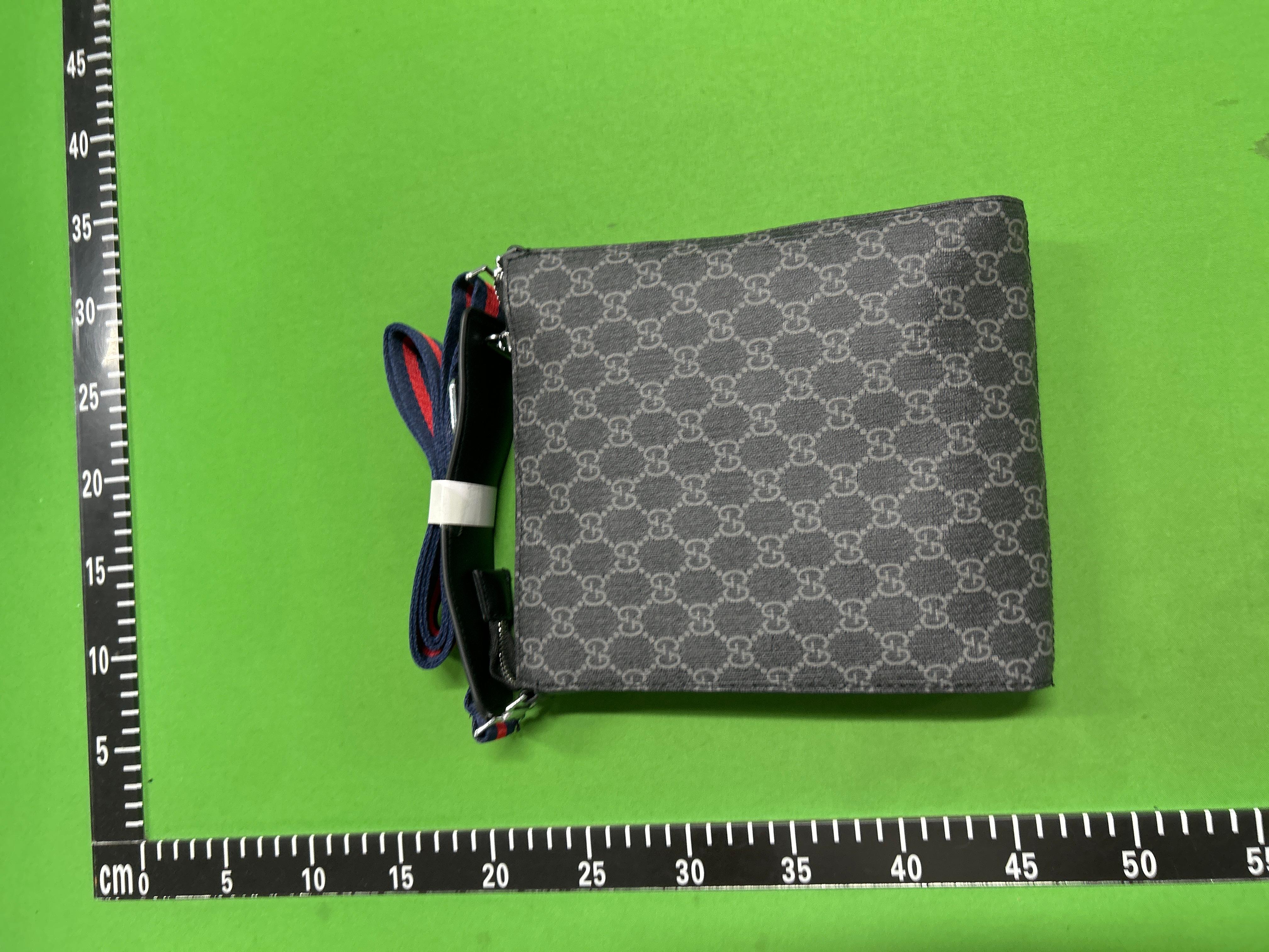 Foto QC 2 de Gucci Messenger Bag Small Black GG Supreme Canvas