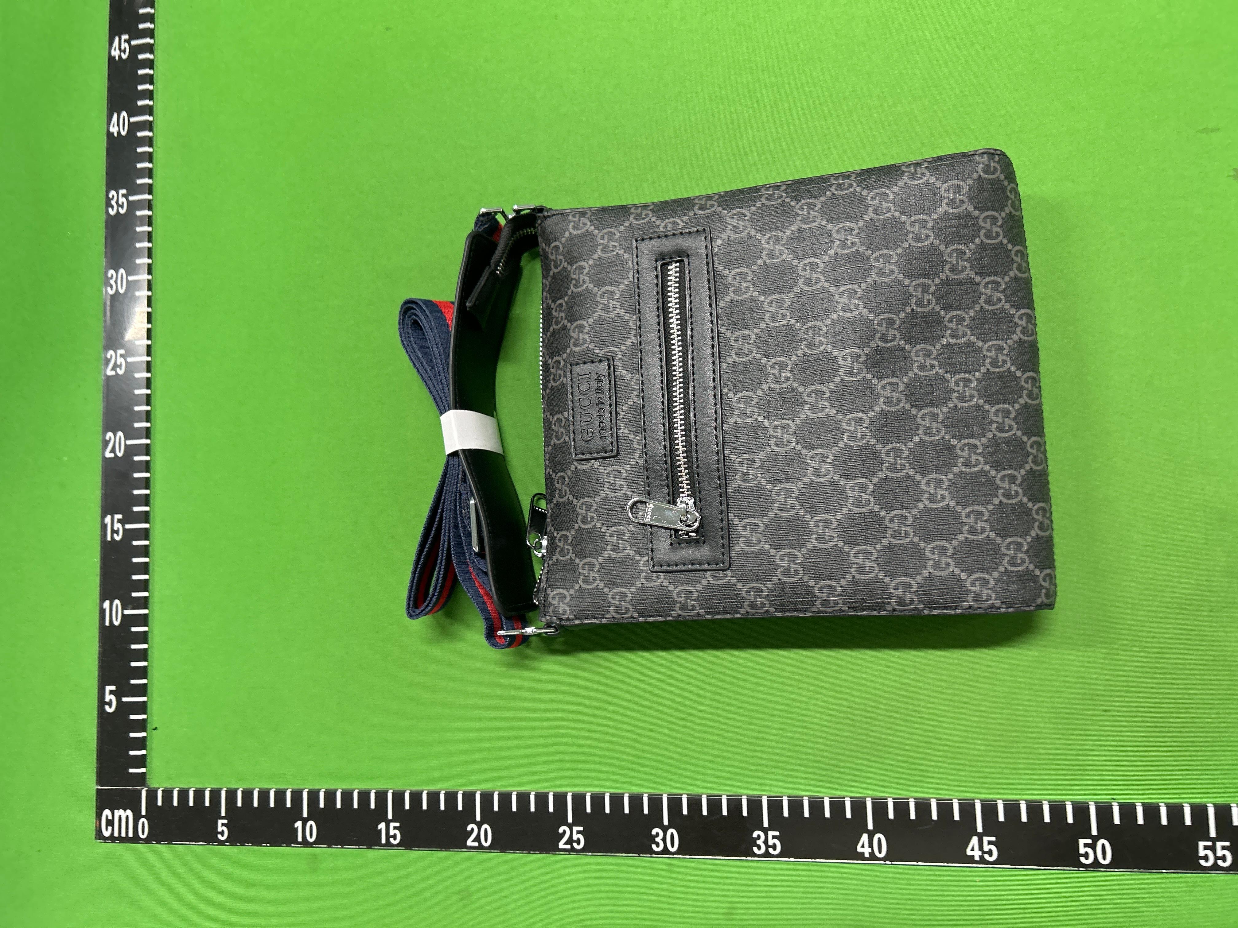 Foto QC 1 de Gucci Messenger Bag Small Black GG Supreme Canvas