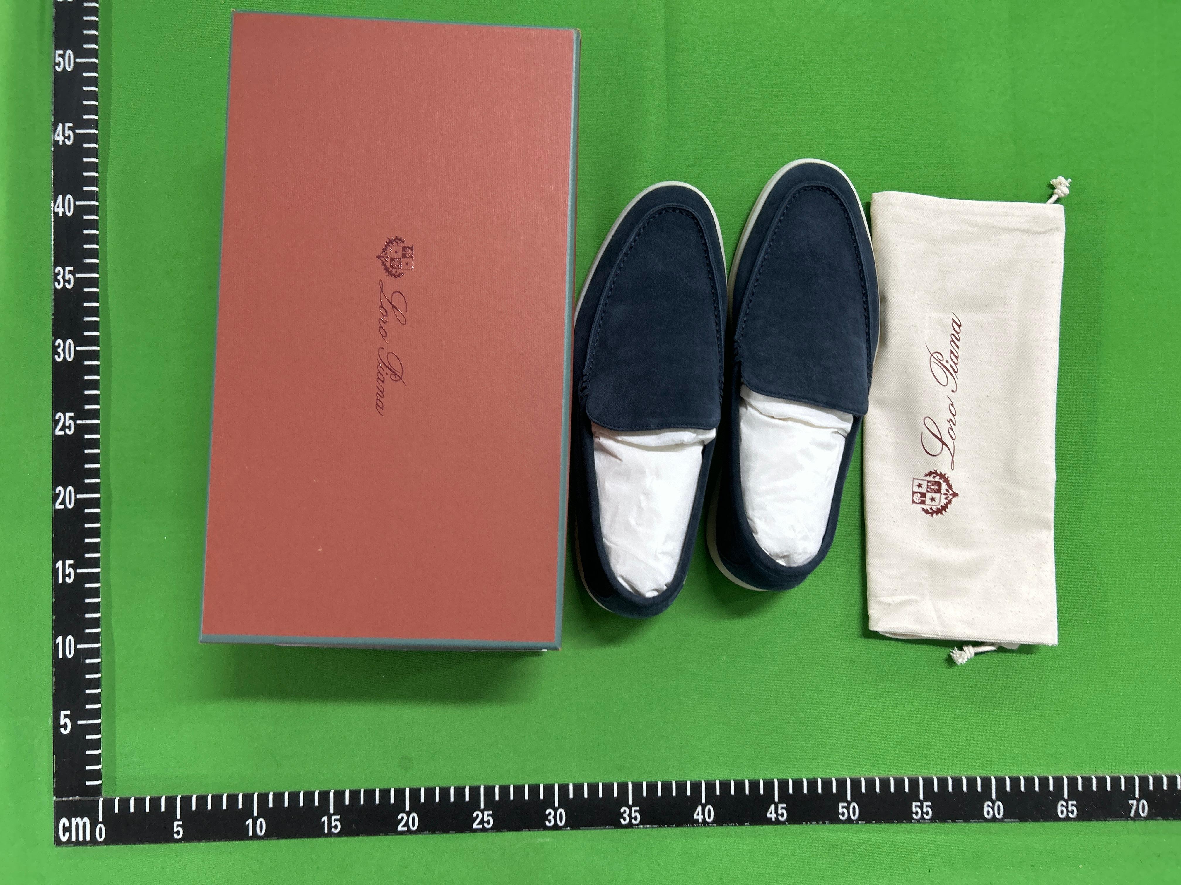 Foto QC 2 de Loro Piana Summer Walk Suede Loafers Grey