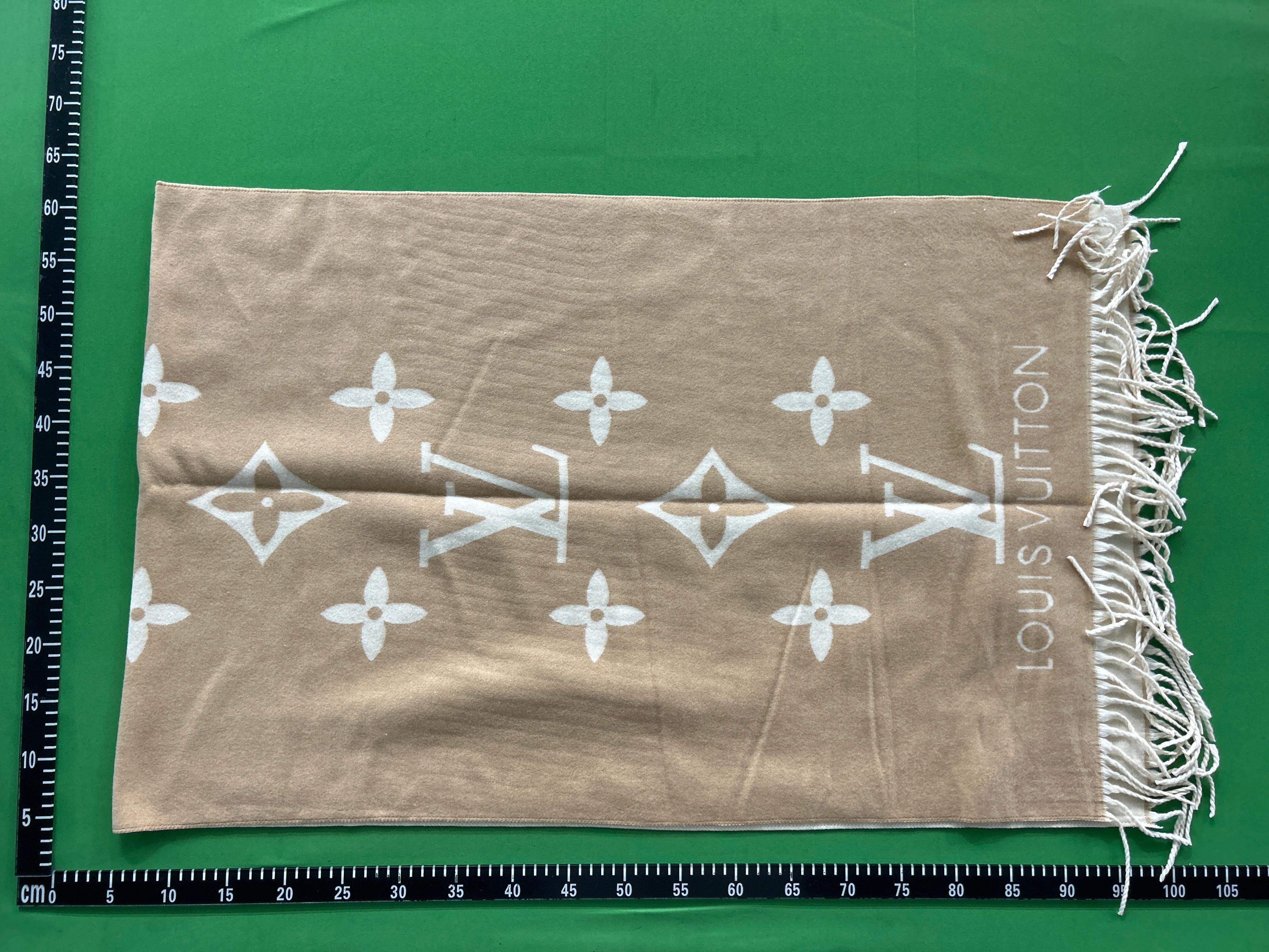 Foto QC 7 de Louis Vuitton Monogram Scarf Pink