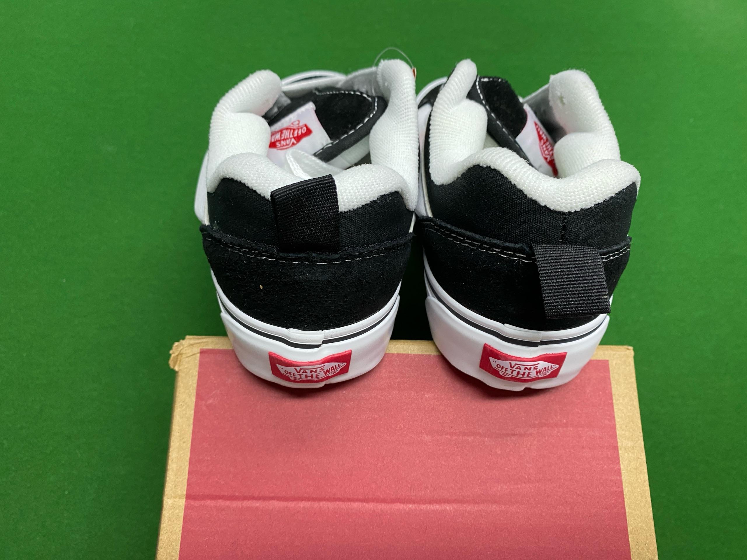 Foto QC 4 de Vans Knu Skool Black Gum
