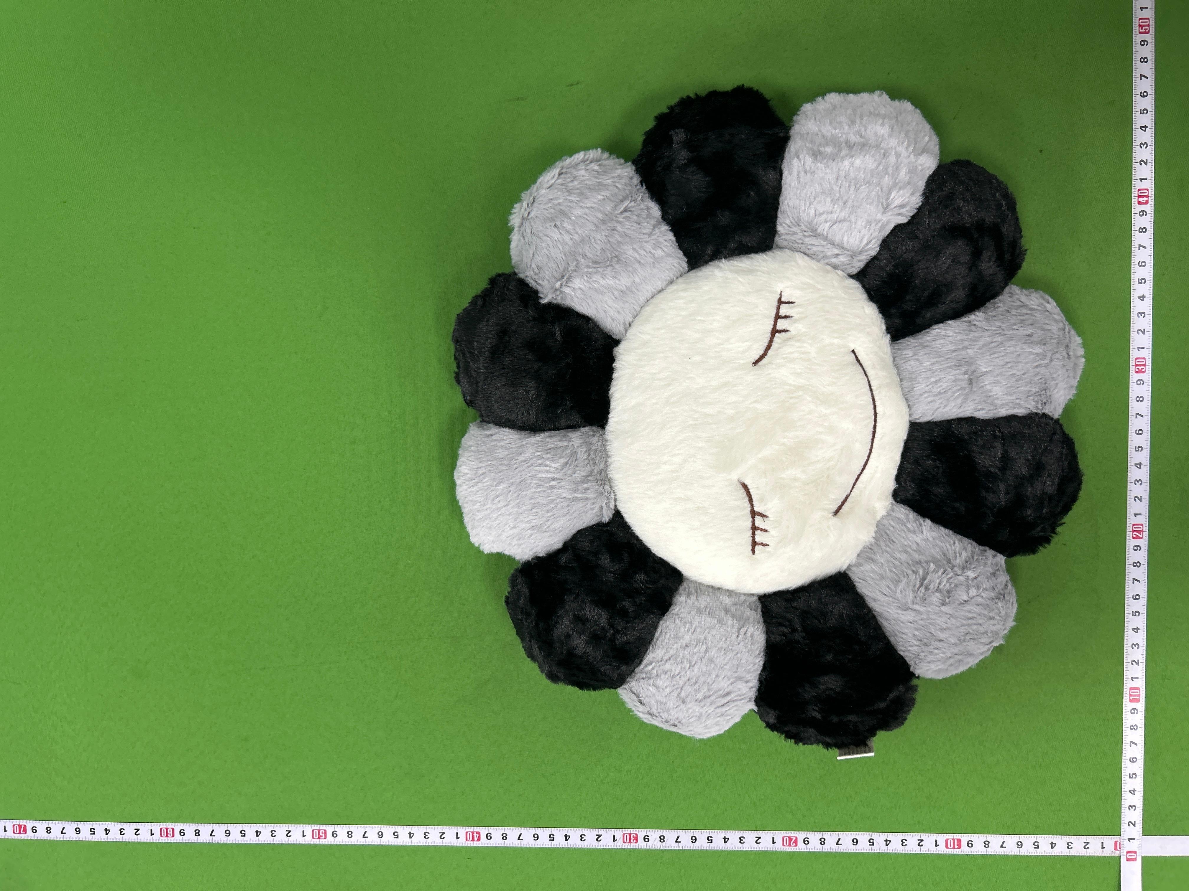 Foto QC 6 de Takashi Murakami Flower Cushion Pink