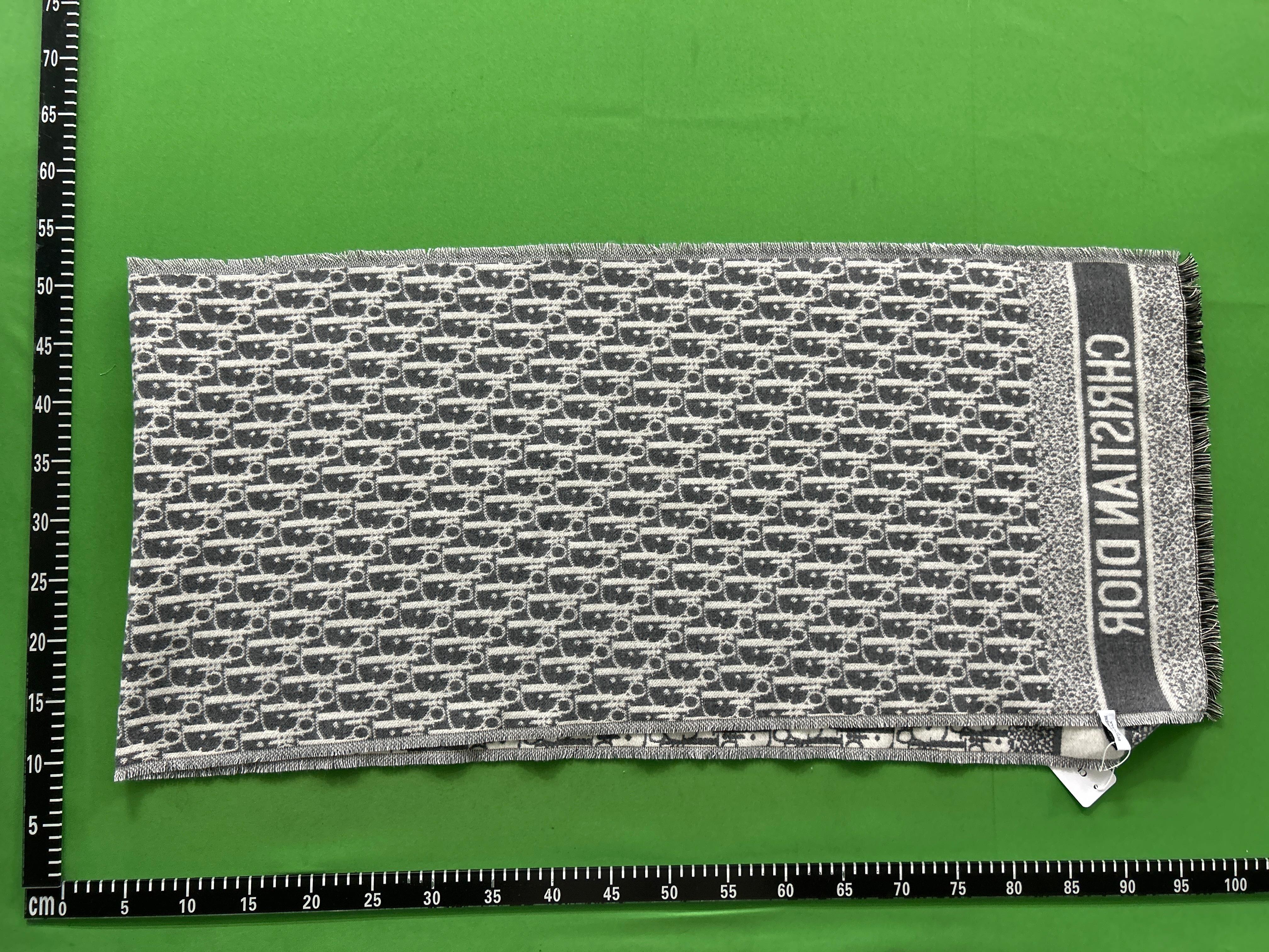 Foto QC 5 de Louis Vuitton Monogram Scarf Pink