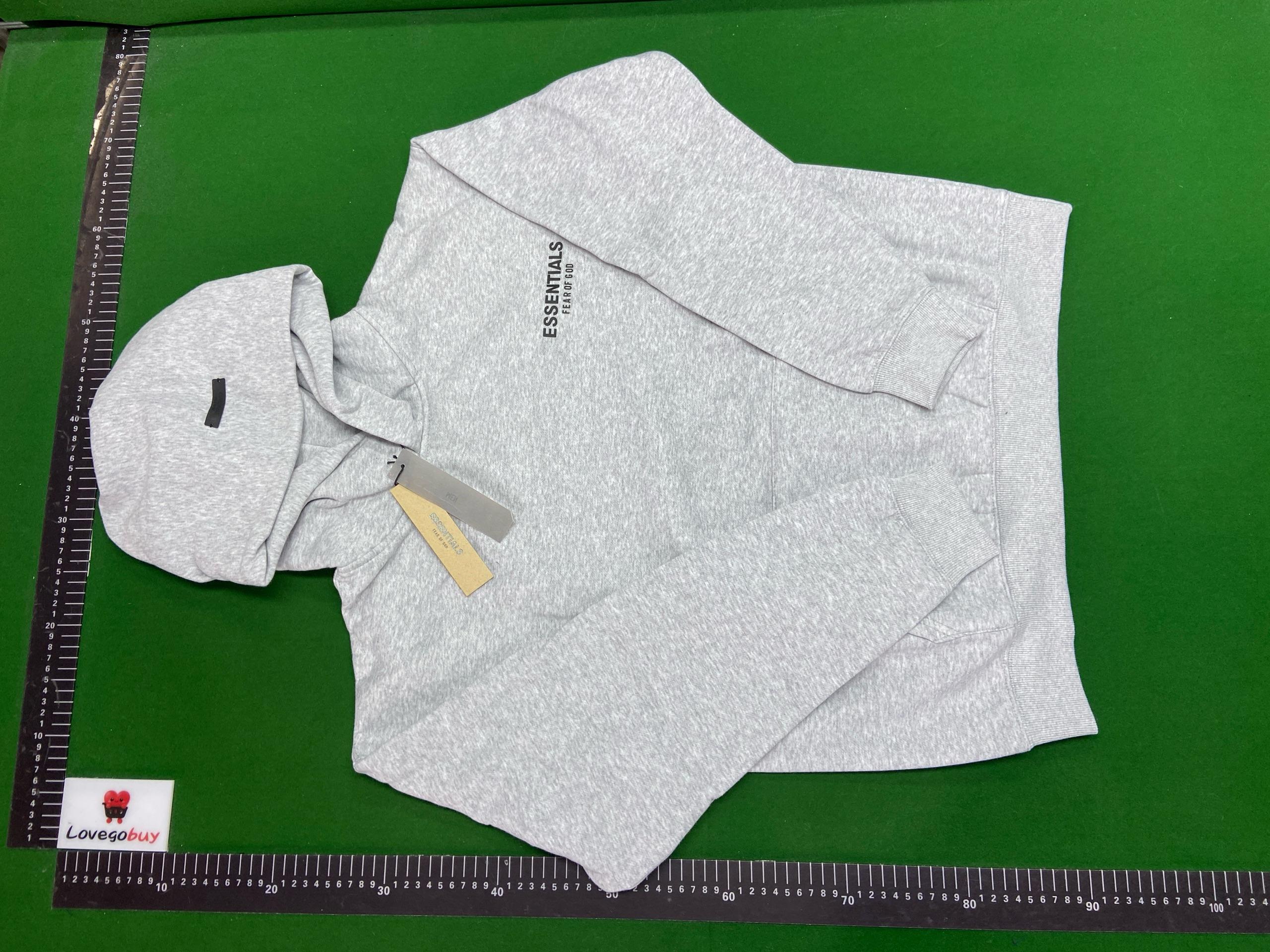 Foto QC 1 de Fear of God Essentials Hoodie Logo Light Oatmeal