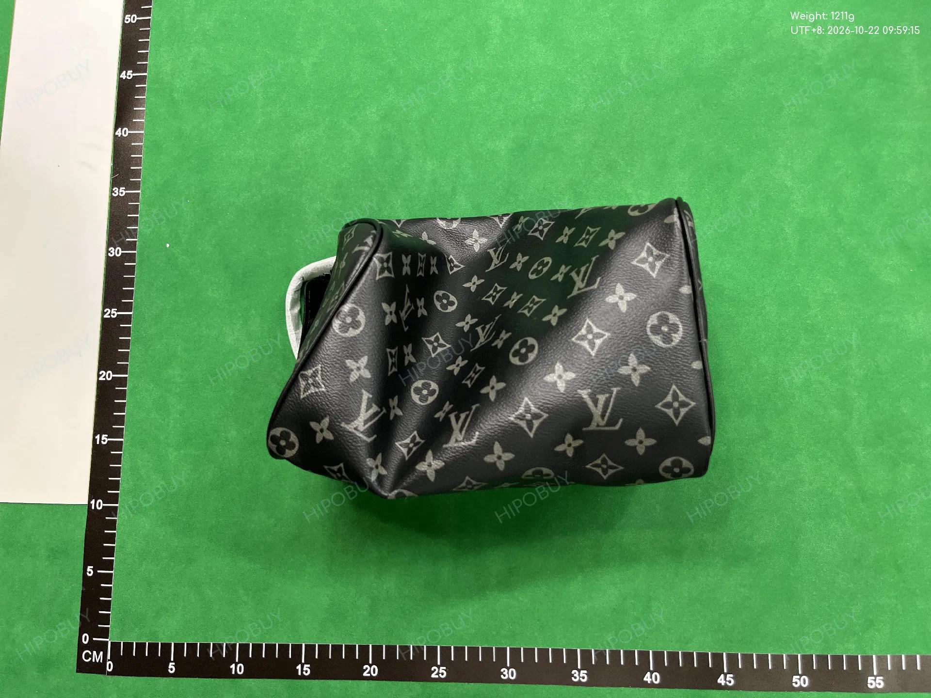Foto QC 5 de Louis Vuitton Toiletry Bag 25 Damier Azur