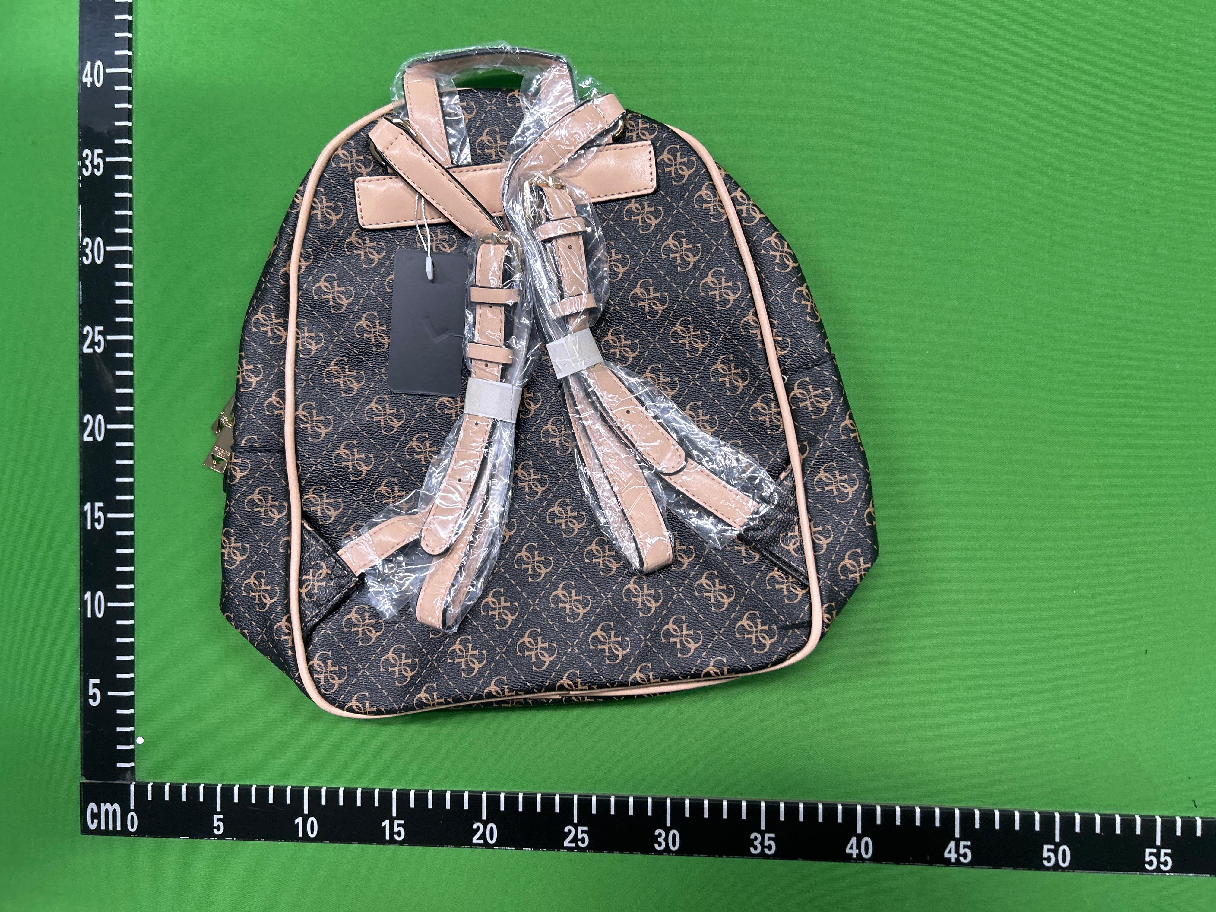 Foto QC 2 de Guess Erenia Backpack Large Coal Logo