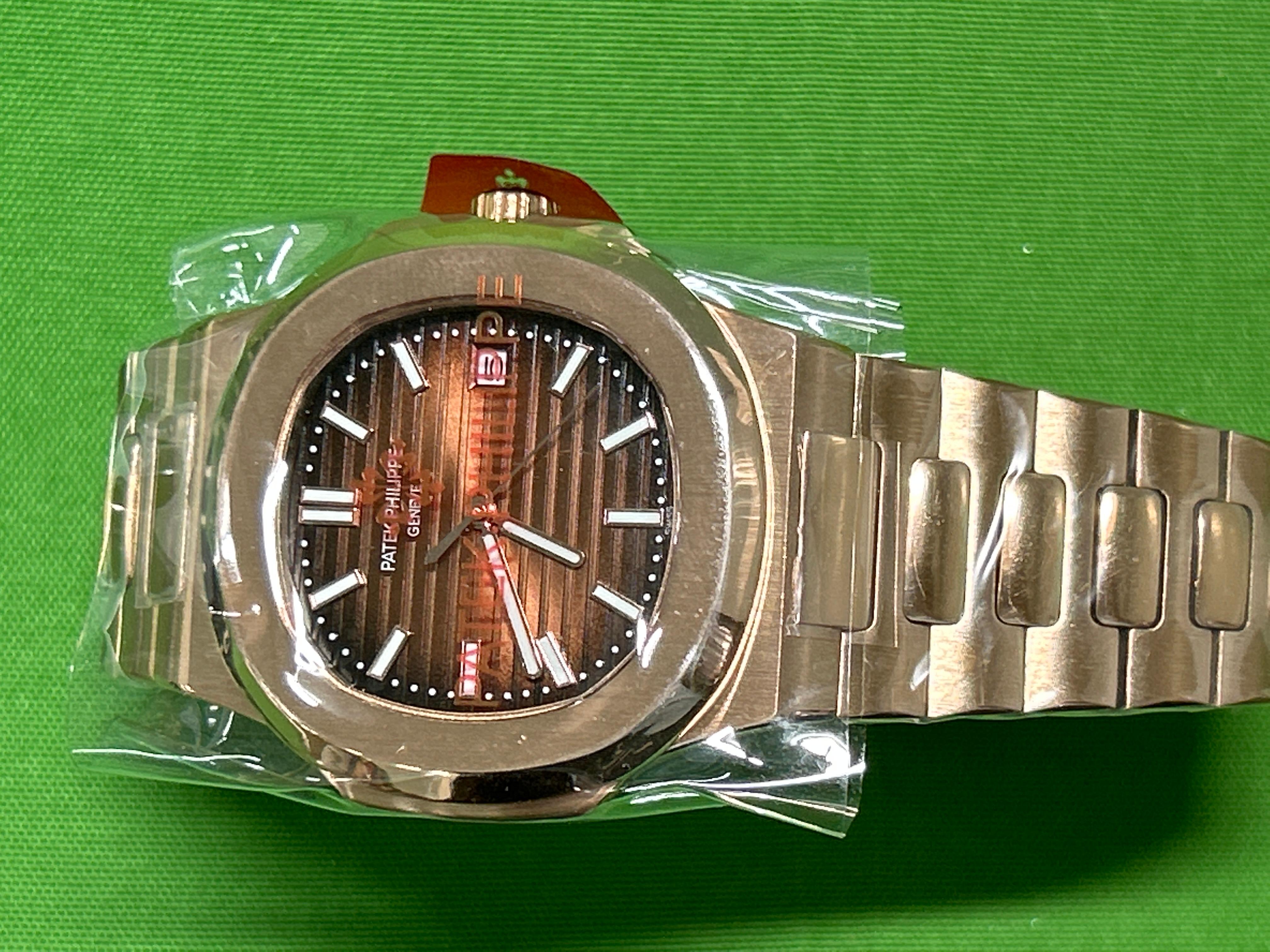 Foto QC 3 de Patek Philippe x Tiffany & Co Nautilus 5711/1A