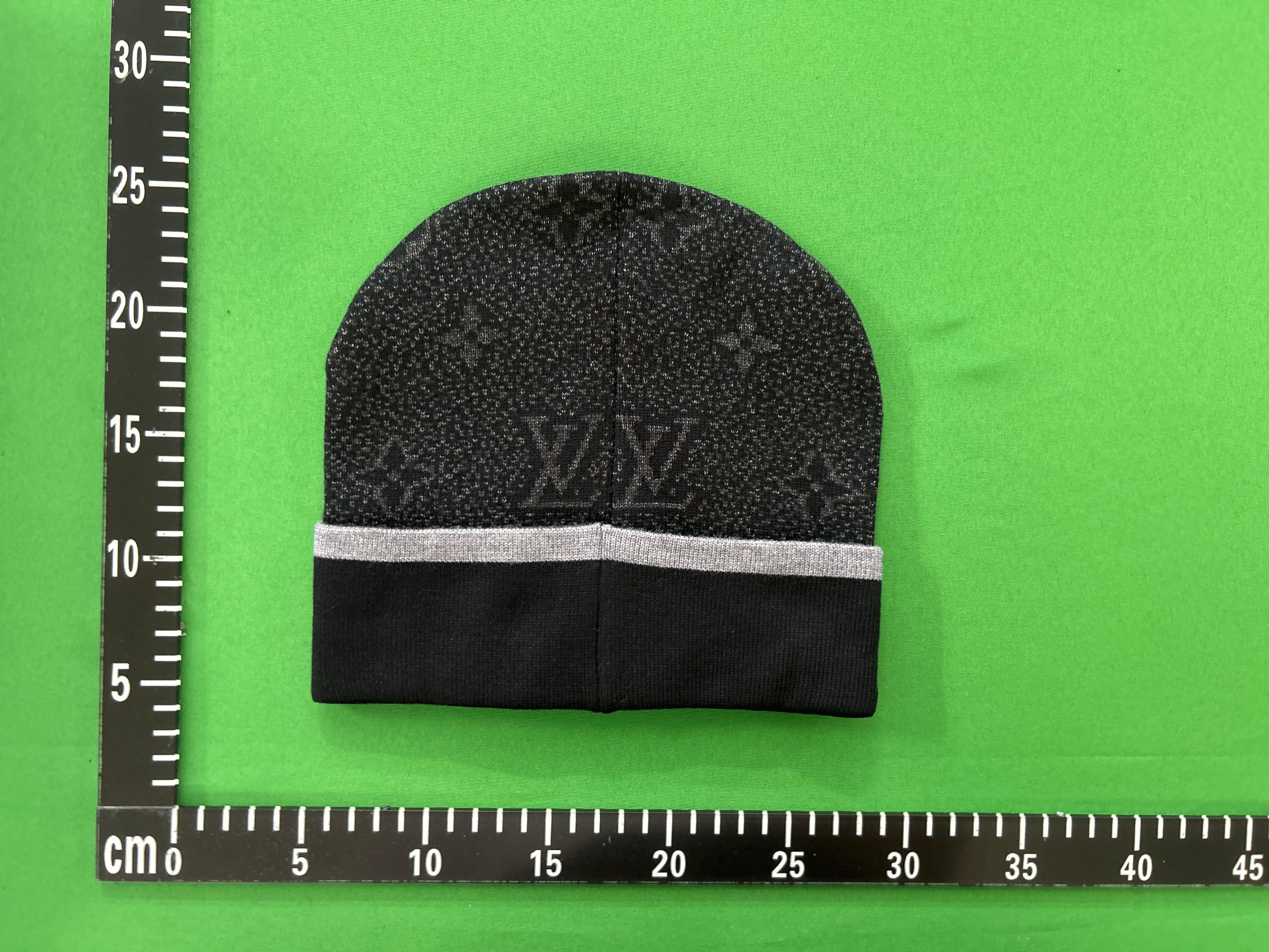 Foto QC 1 de Louis Vuitton Neo Petit Damier Beanie Grey