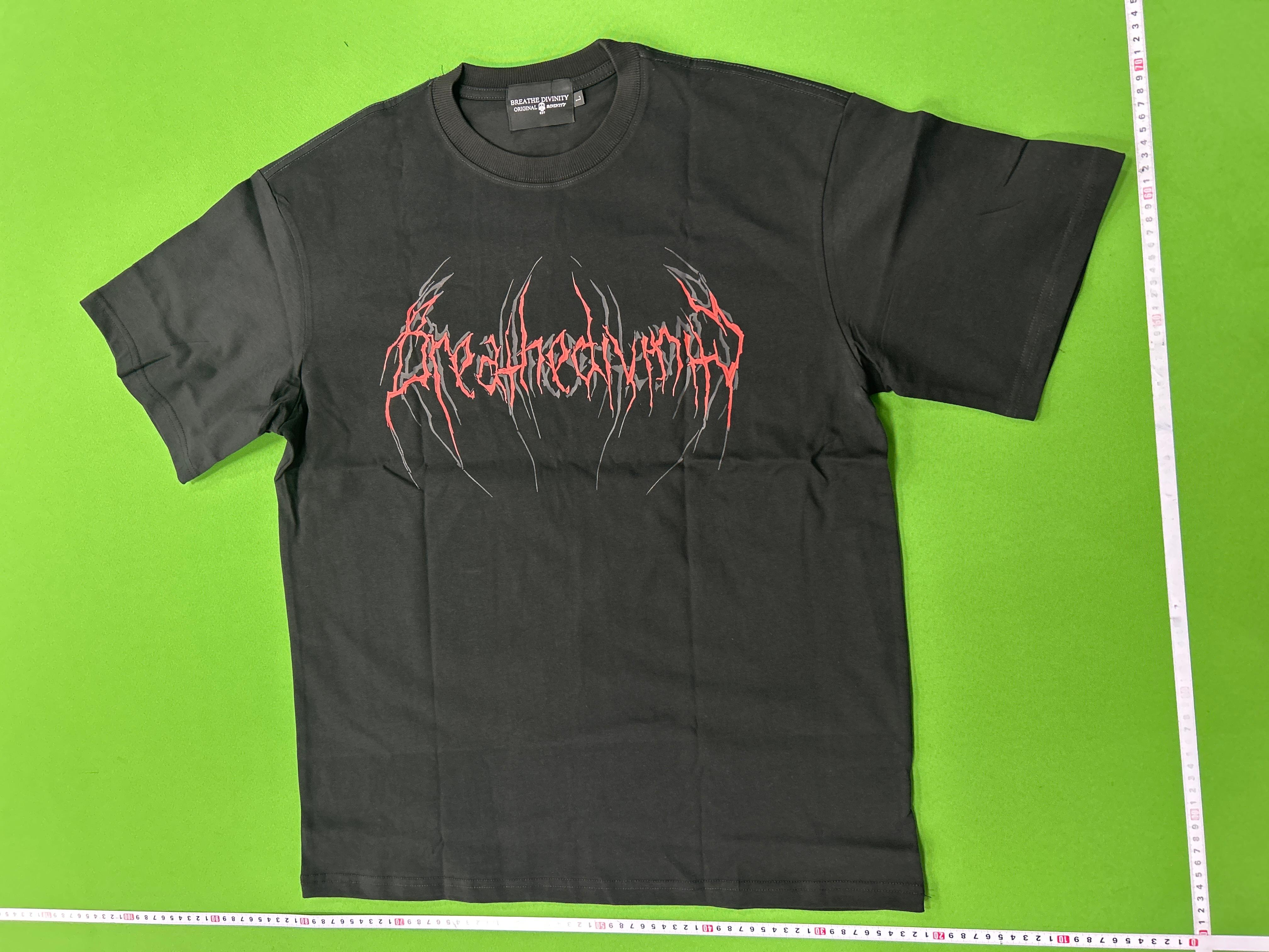 Foto QC 4 de Breathedivinity Gothic Logo T-shirt Black