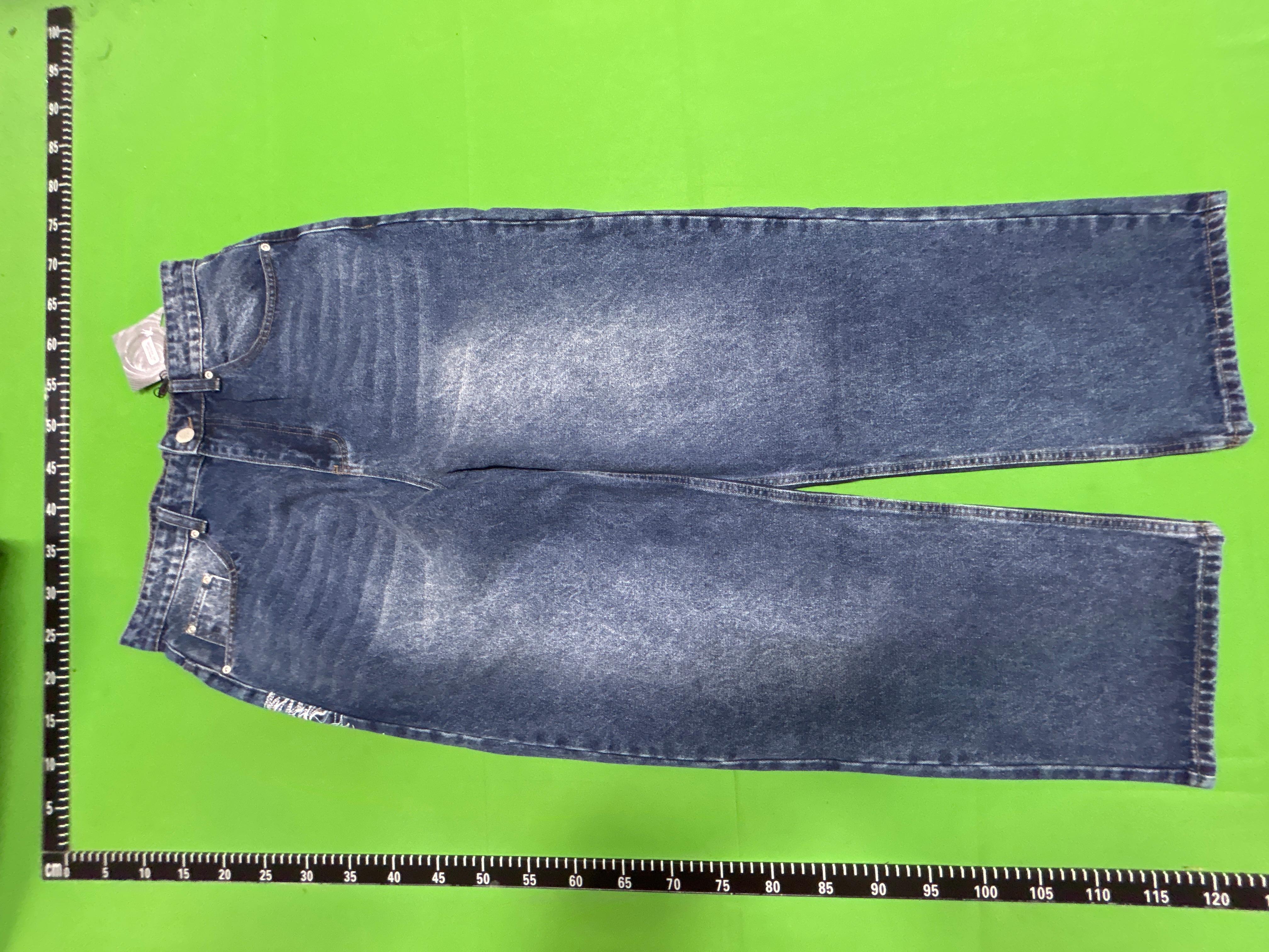 Foto QC 4 de Derschutze Denim Shorts Heavy Embroidery Statue White