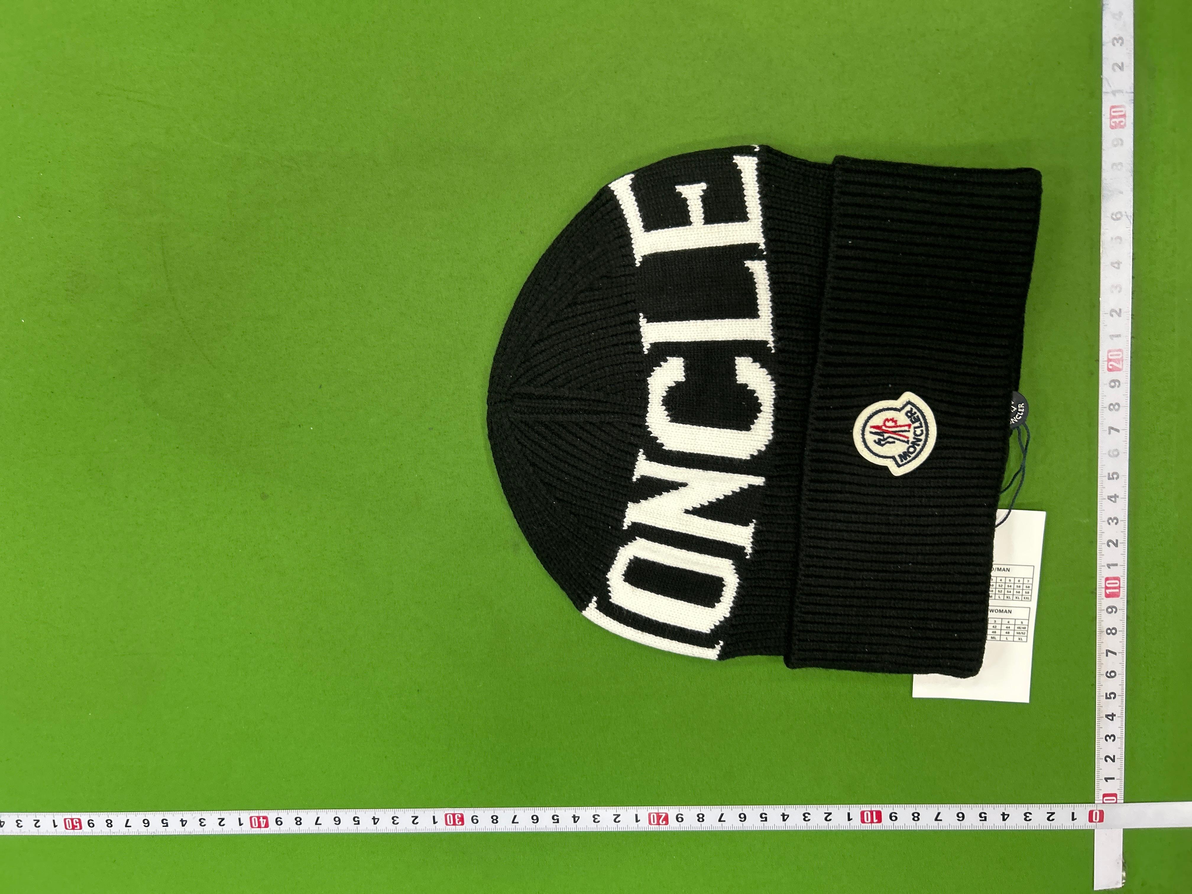 Foto QC 8 de Moncler Logo Beanie Cream