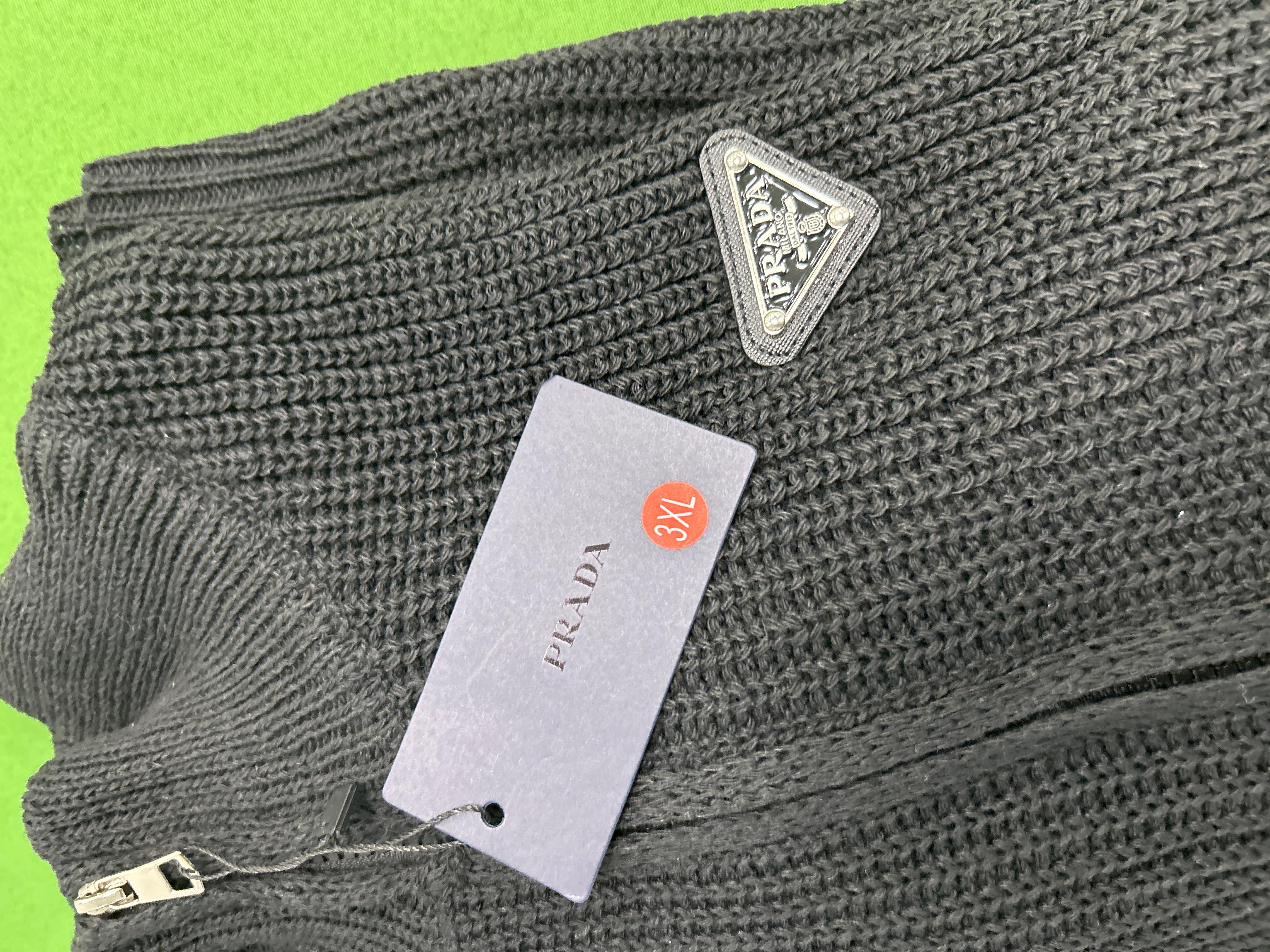 Foto QC 5 de Prada Metal Logo Zip Sweater Black