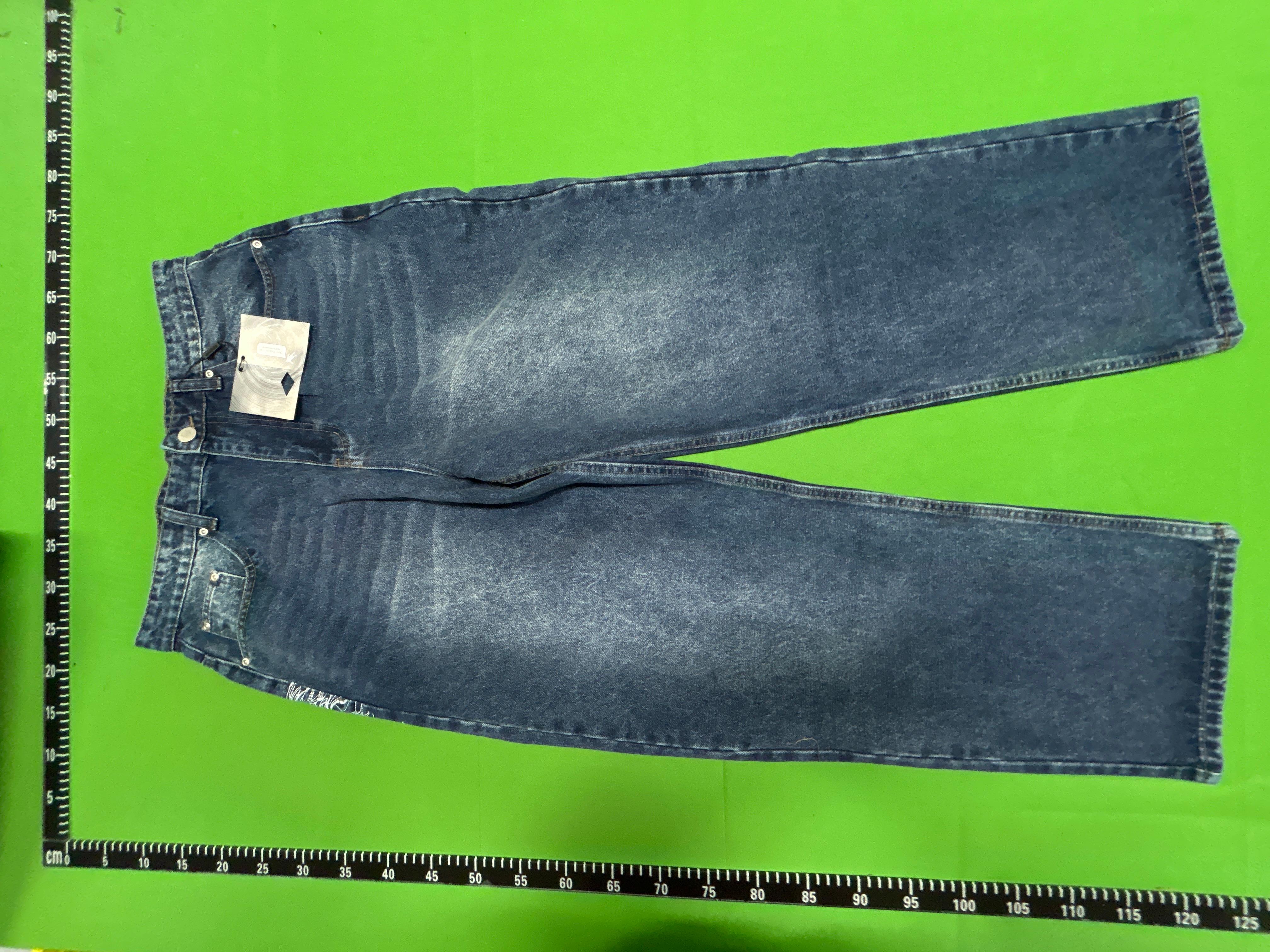 Foto QC 3 de Derschutze Denim Shorts Heavy Embroidery Statue White