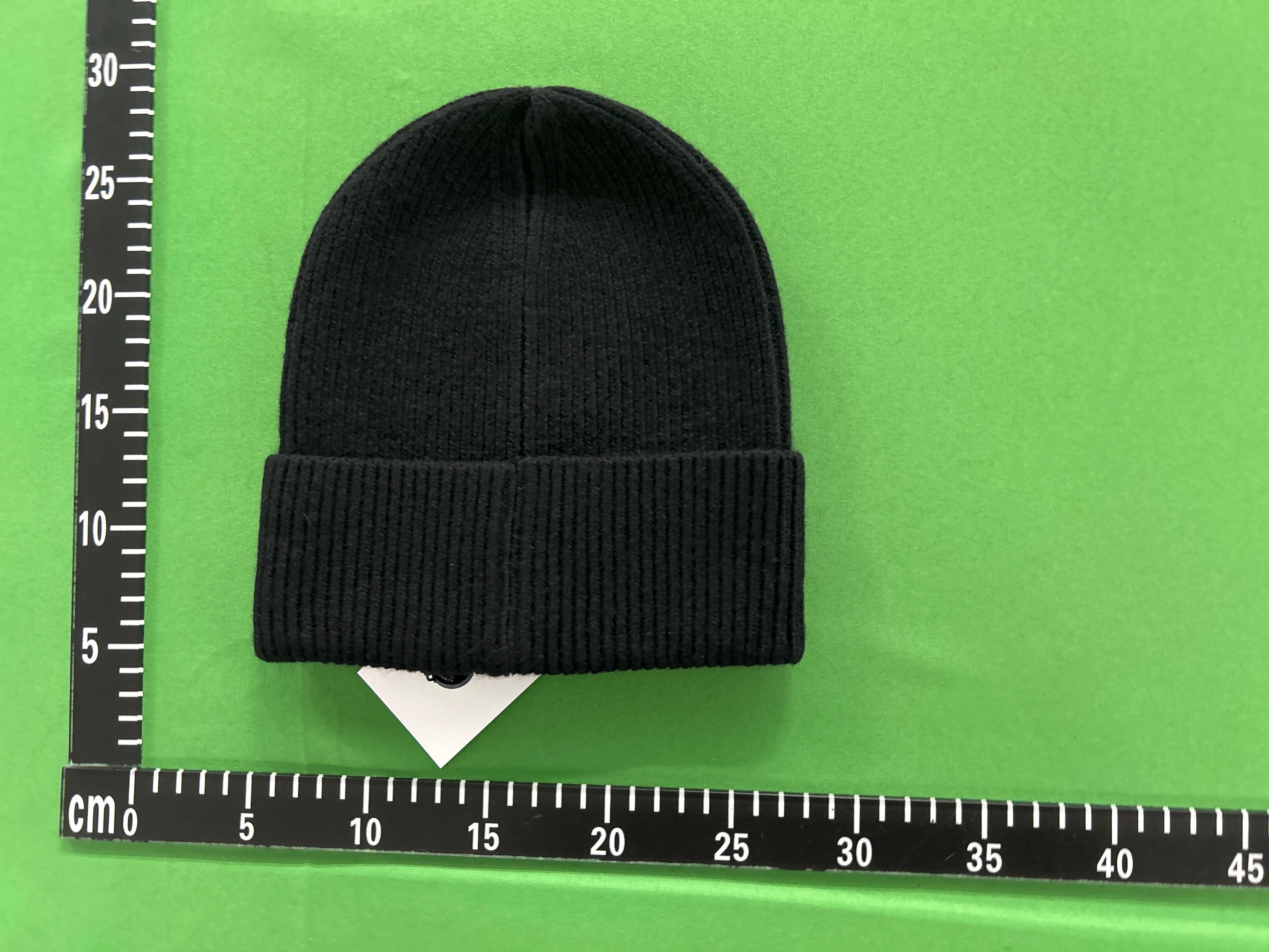 Foto QC 4 de Moncler Logo Patch Beanie White