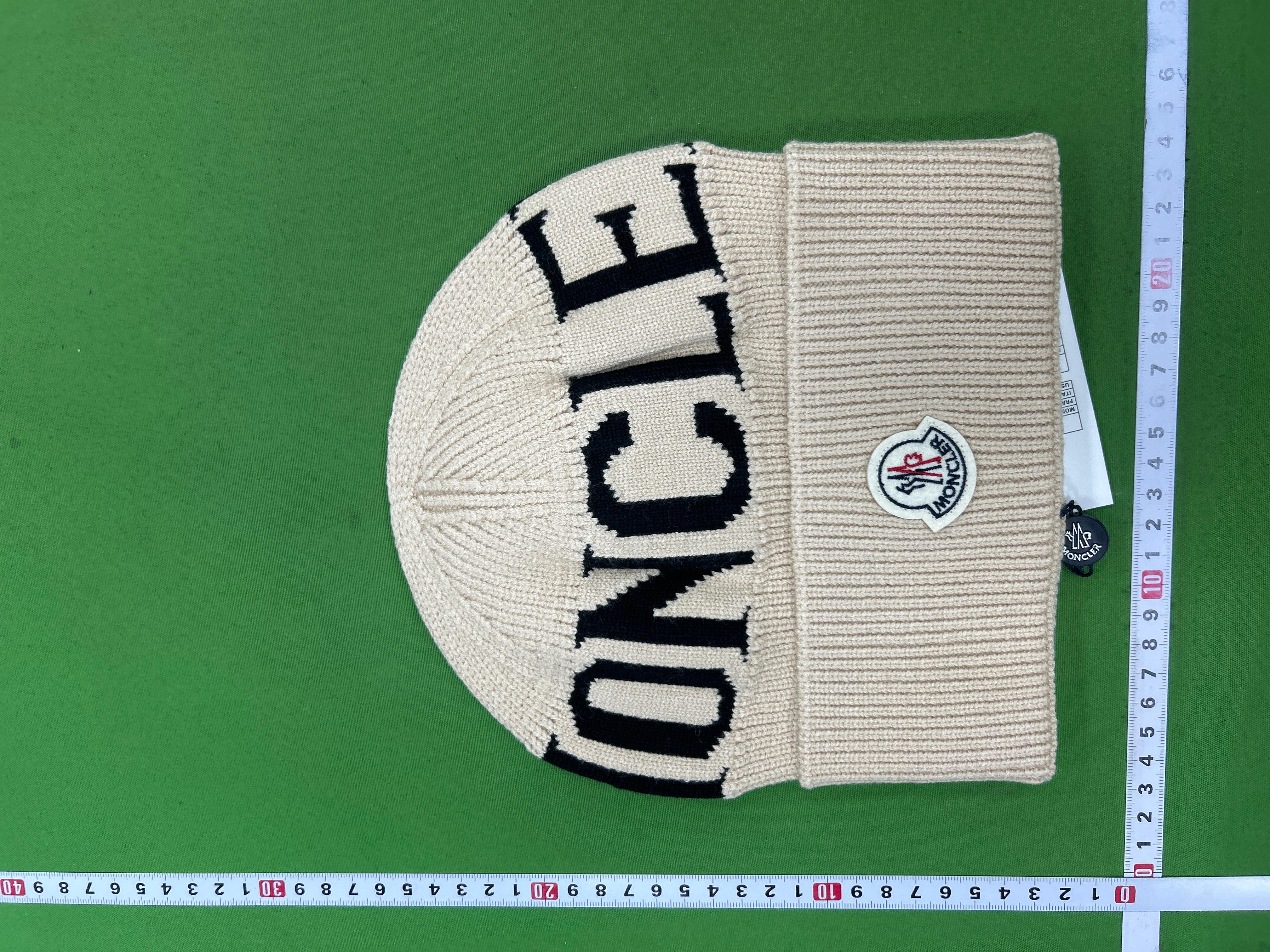 Foto QC 5 de Moncler Logo Beanie Cream