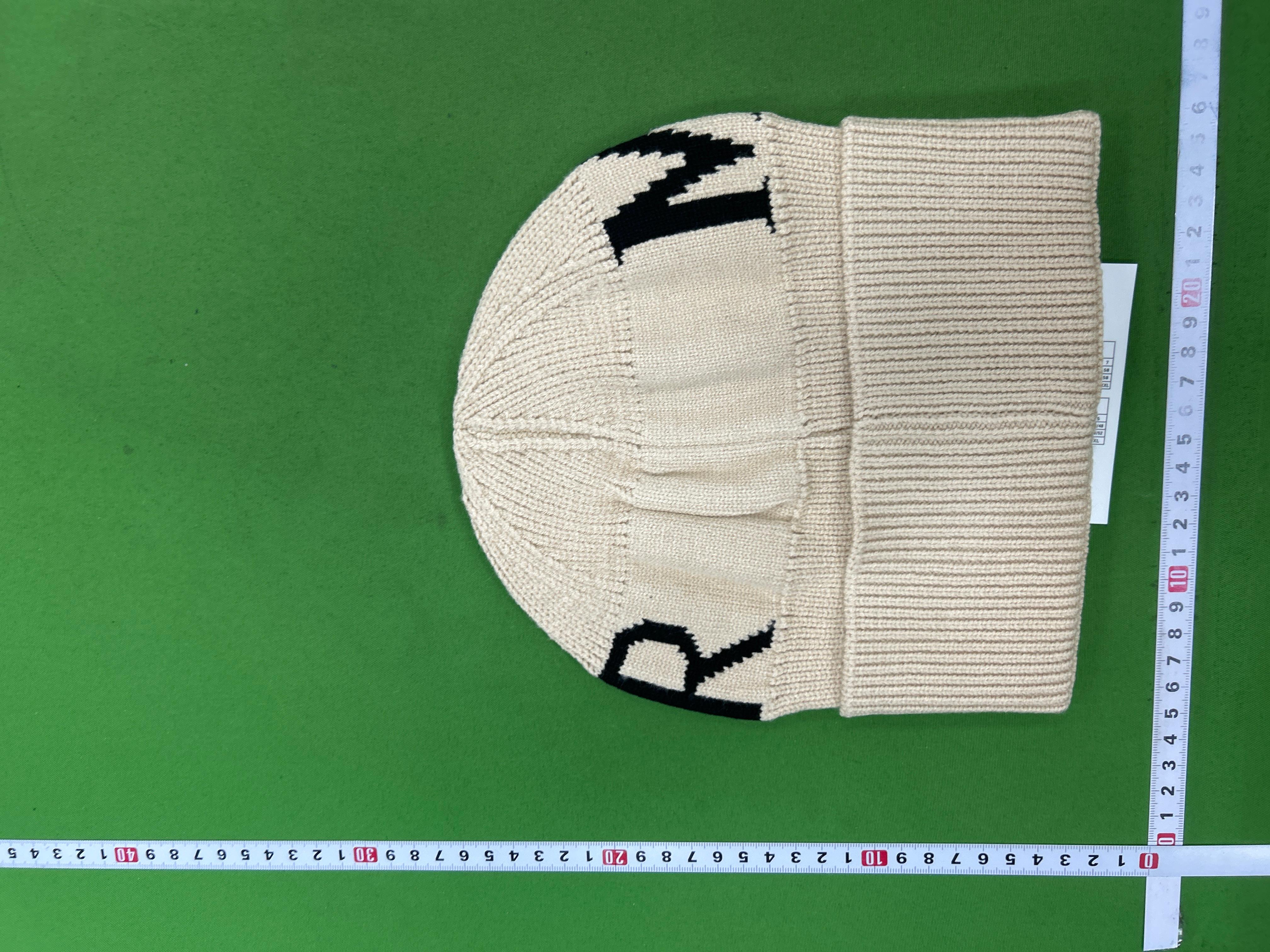 Foto QC 6 de Moncler Logo Beanie Cream