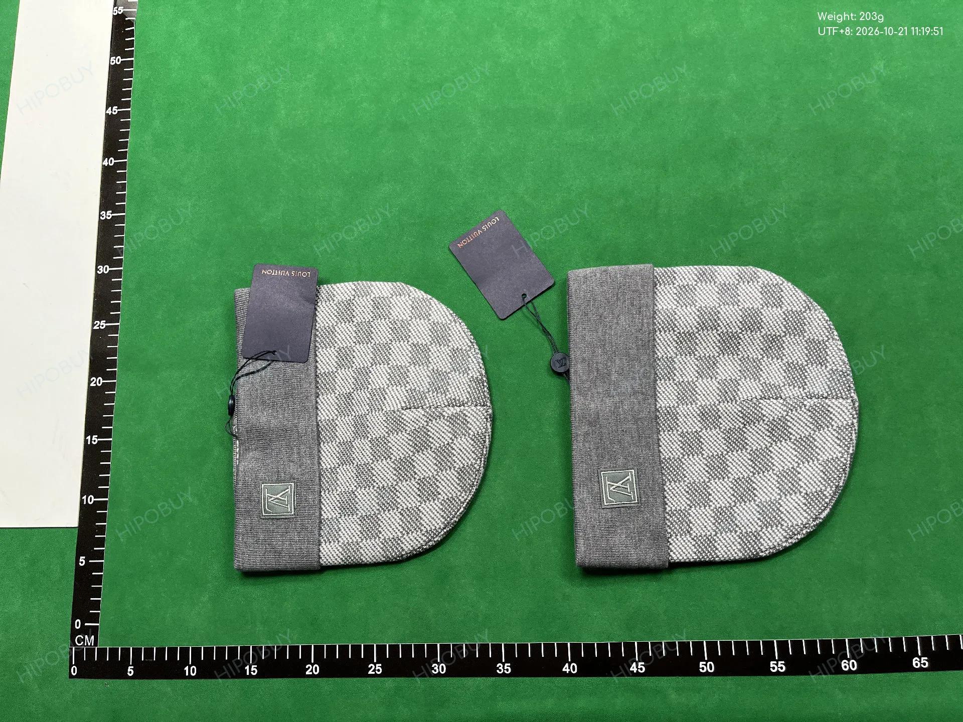 Foto QC 5 de Louis Vuitton Neo Petit Damier Beanie Grey