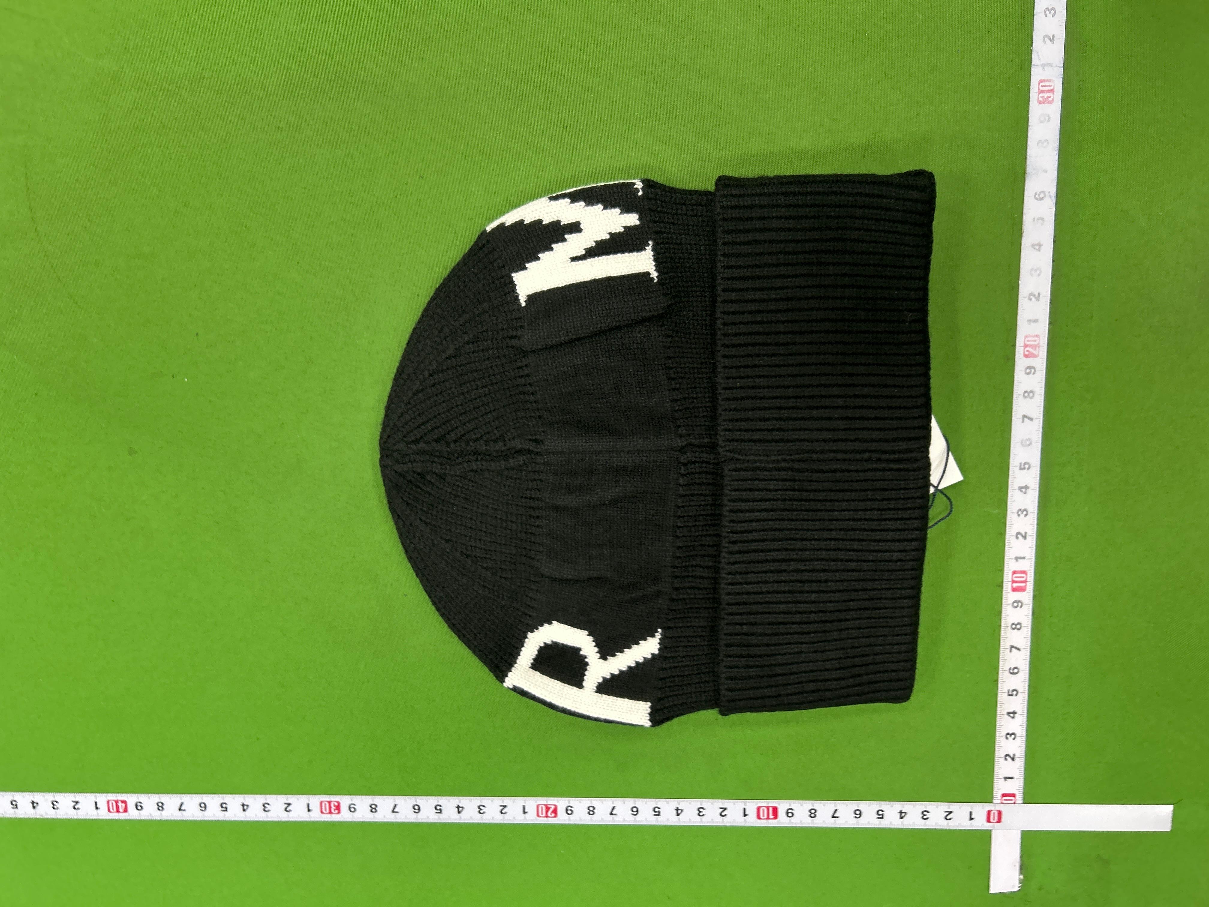 Foto QC 7 de Moncler Logo Beanie Cream