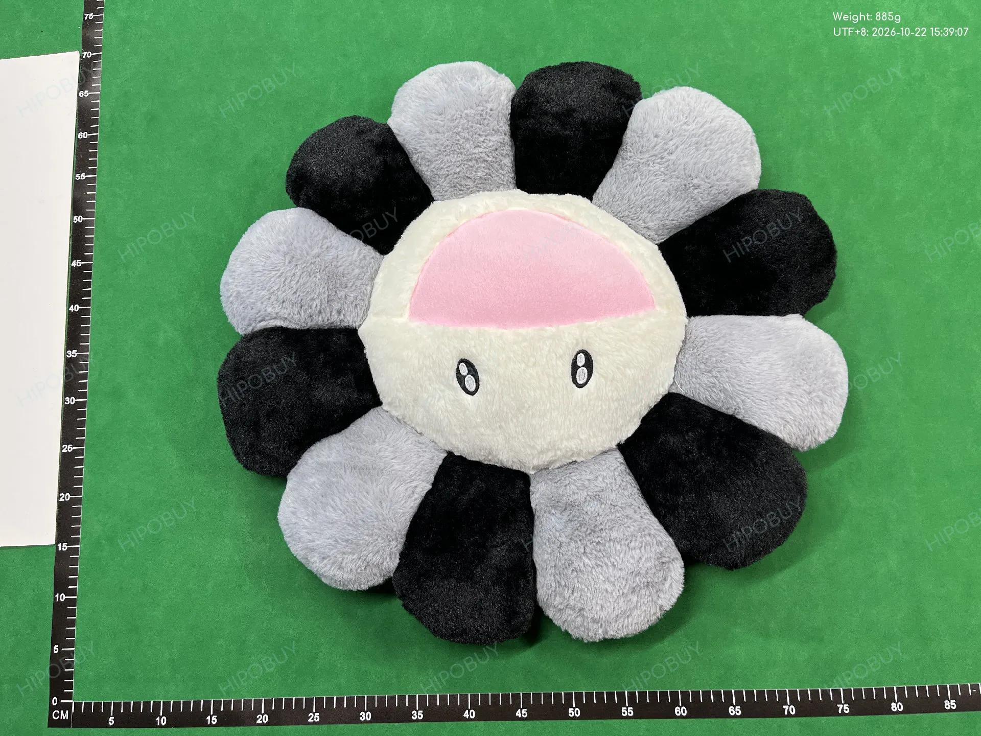 Foto QC 6 de Takashi Murakami Flower Cushion Black/White
