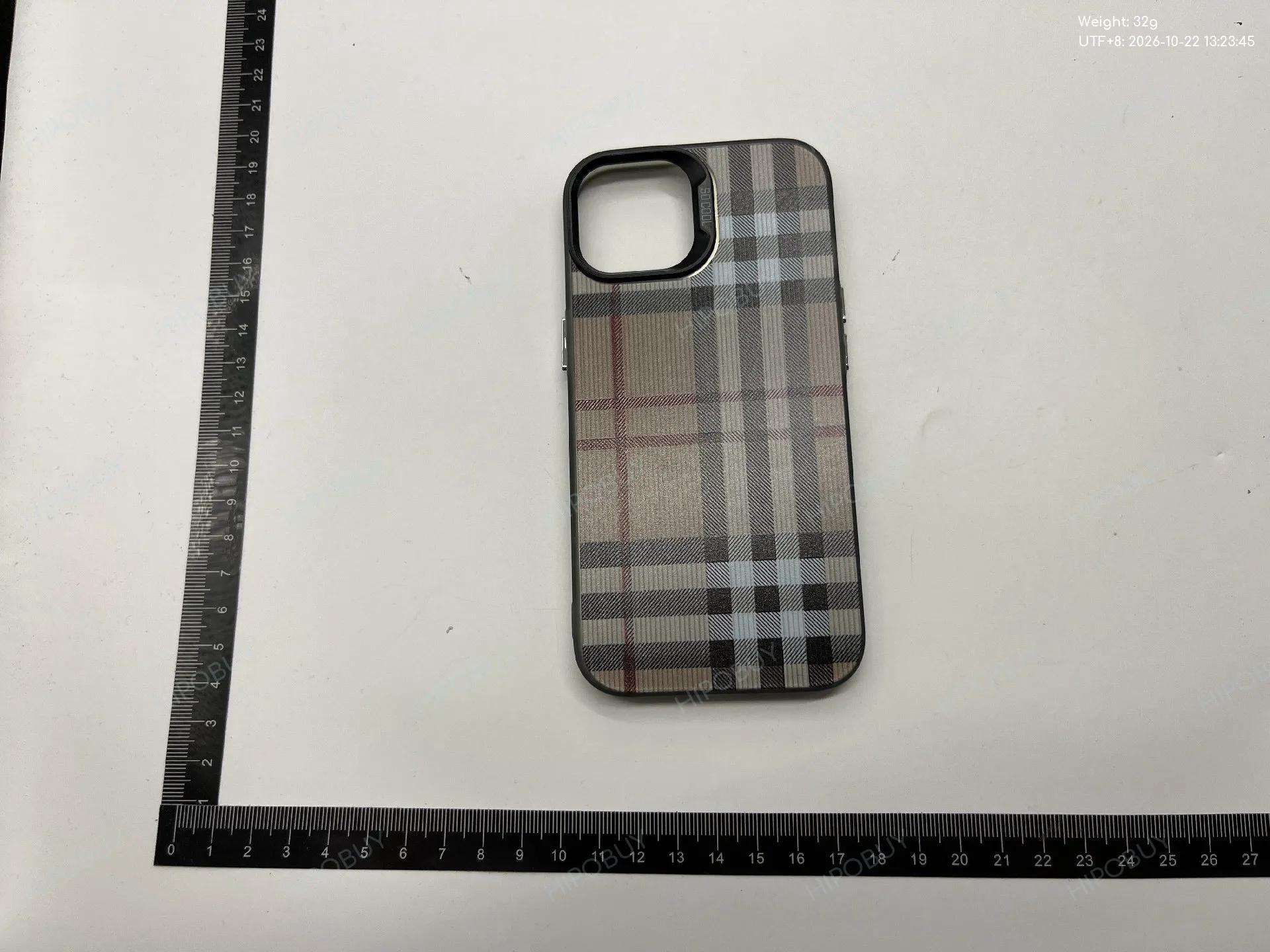 Foto QC 7 de Burberry Vintage Check Case for iPhone 15 Pro Max Archive Beige