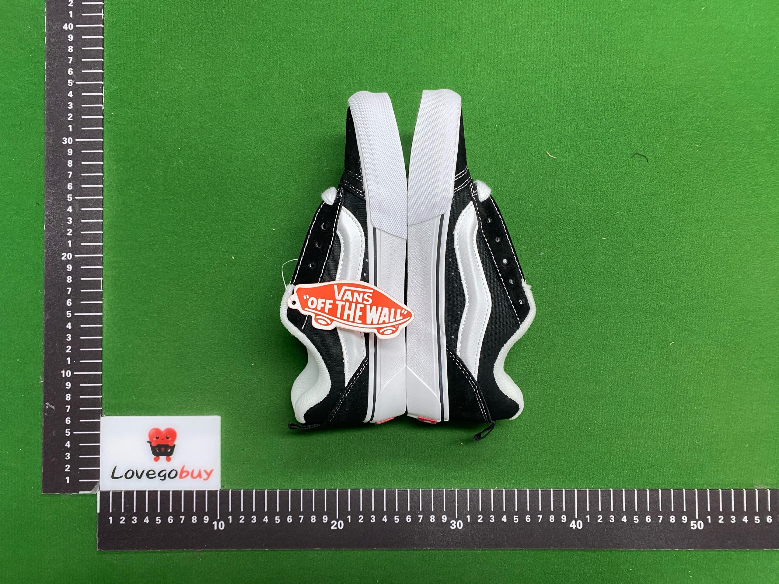 Foto QC 3 de Vans Knu Skool Black Gum