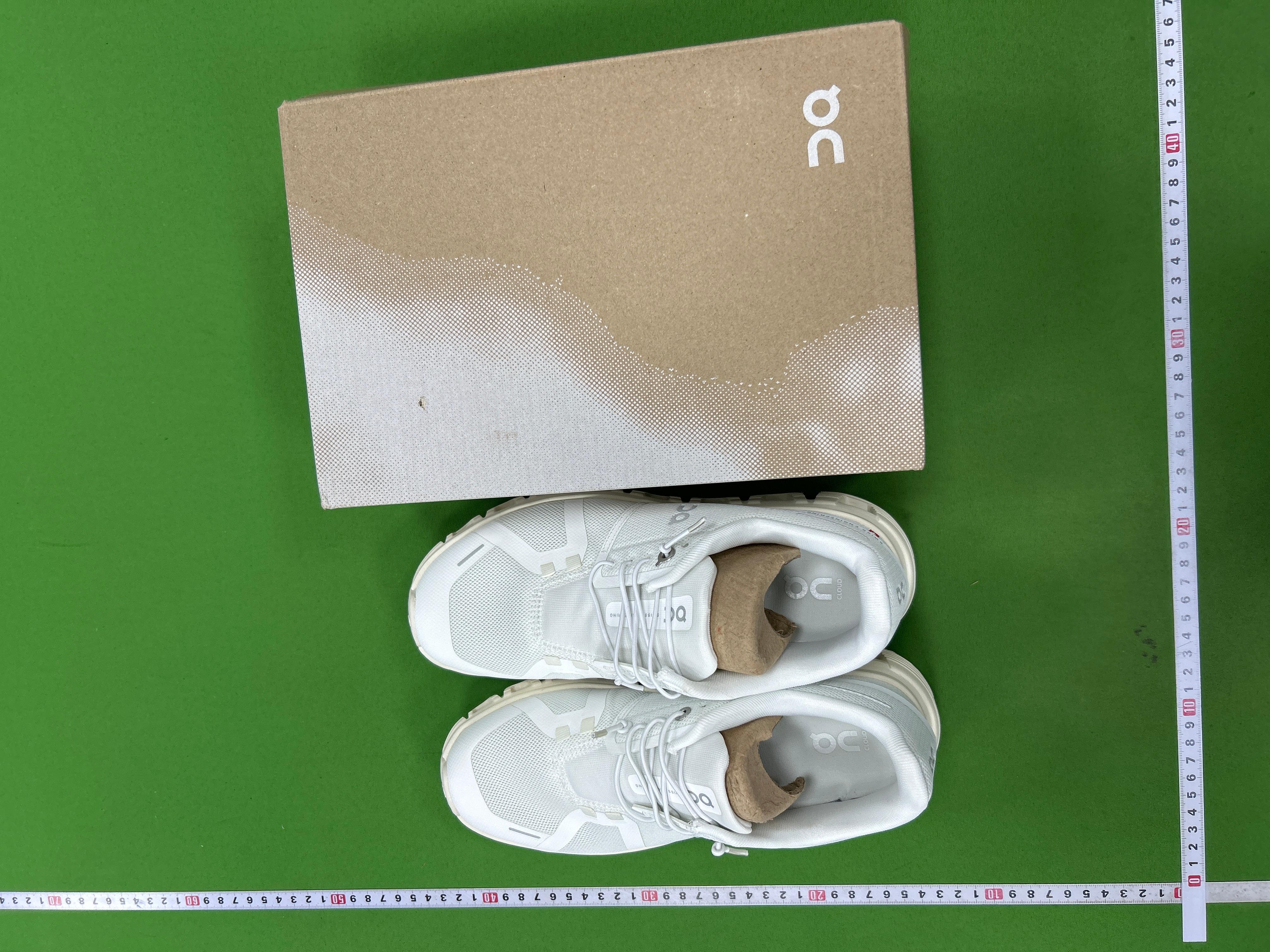 Foto QC 8 de On Cloud 6 Low Black Black 3WF10061043