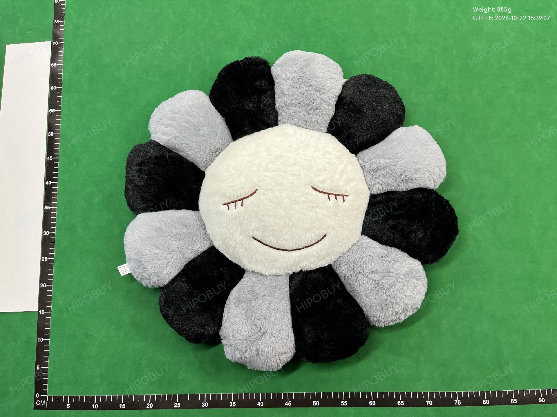 Foto QC 5 de Takashi Murakami Flower Cushion Black/White