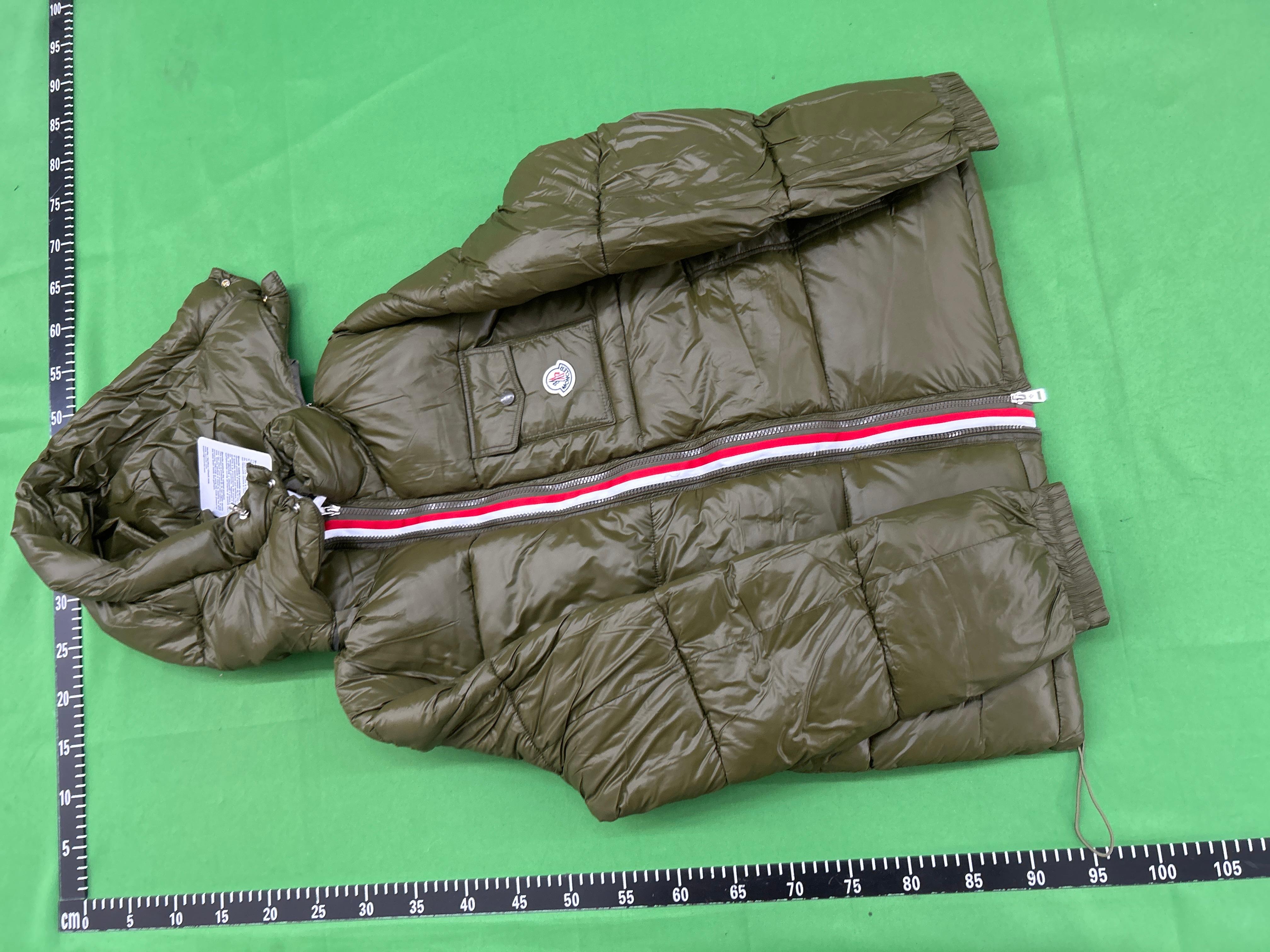 Foto QC 3 de Moncler Maya Puffer Jacket Reflective Black