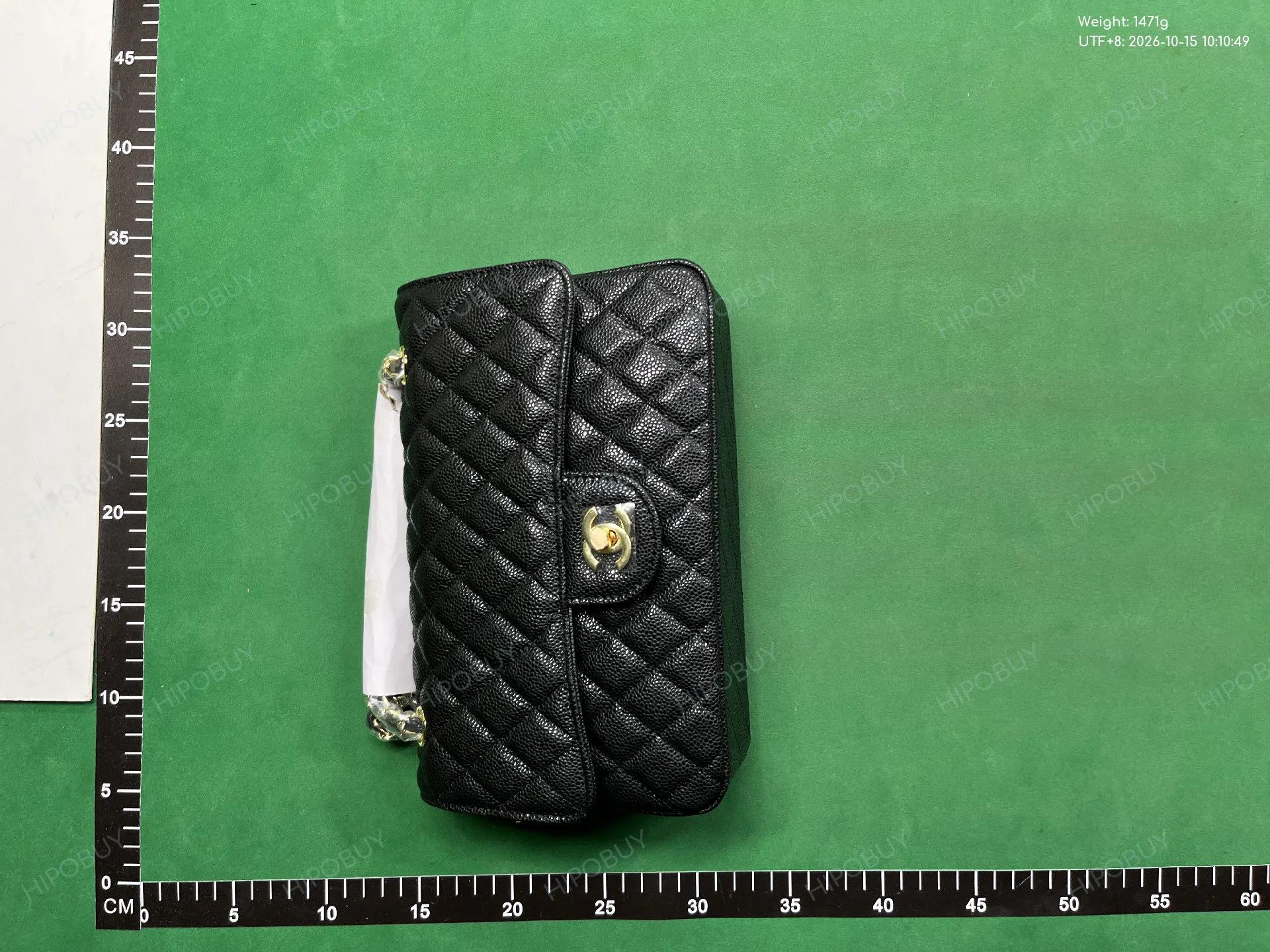 Foto QC 1 de Chanel Classic Flap 25 Beige Caviar Leather