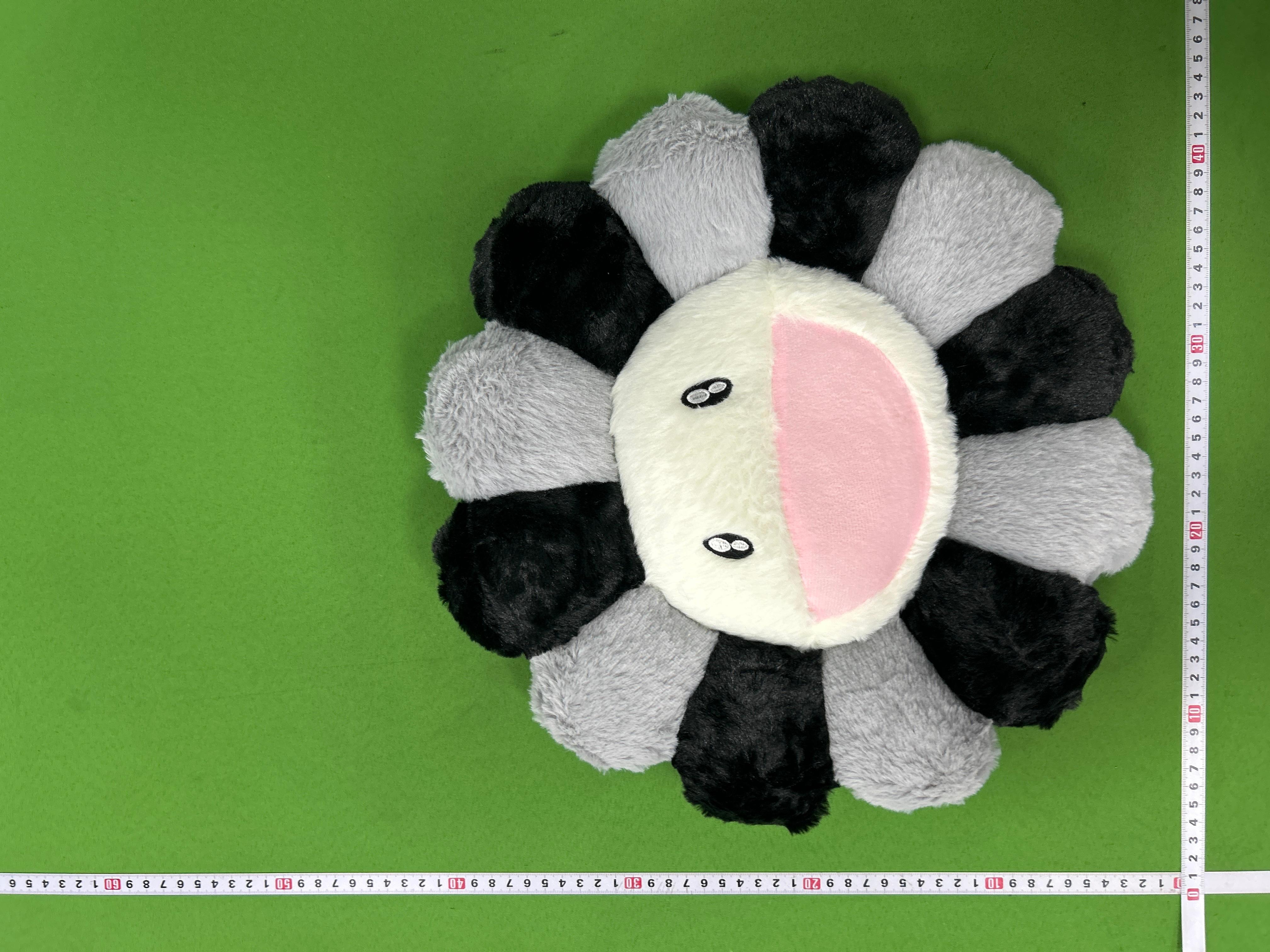 Foto QC 7 de Takashi Murakami Flower Cushion Pink