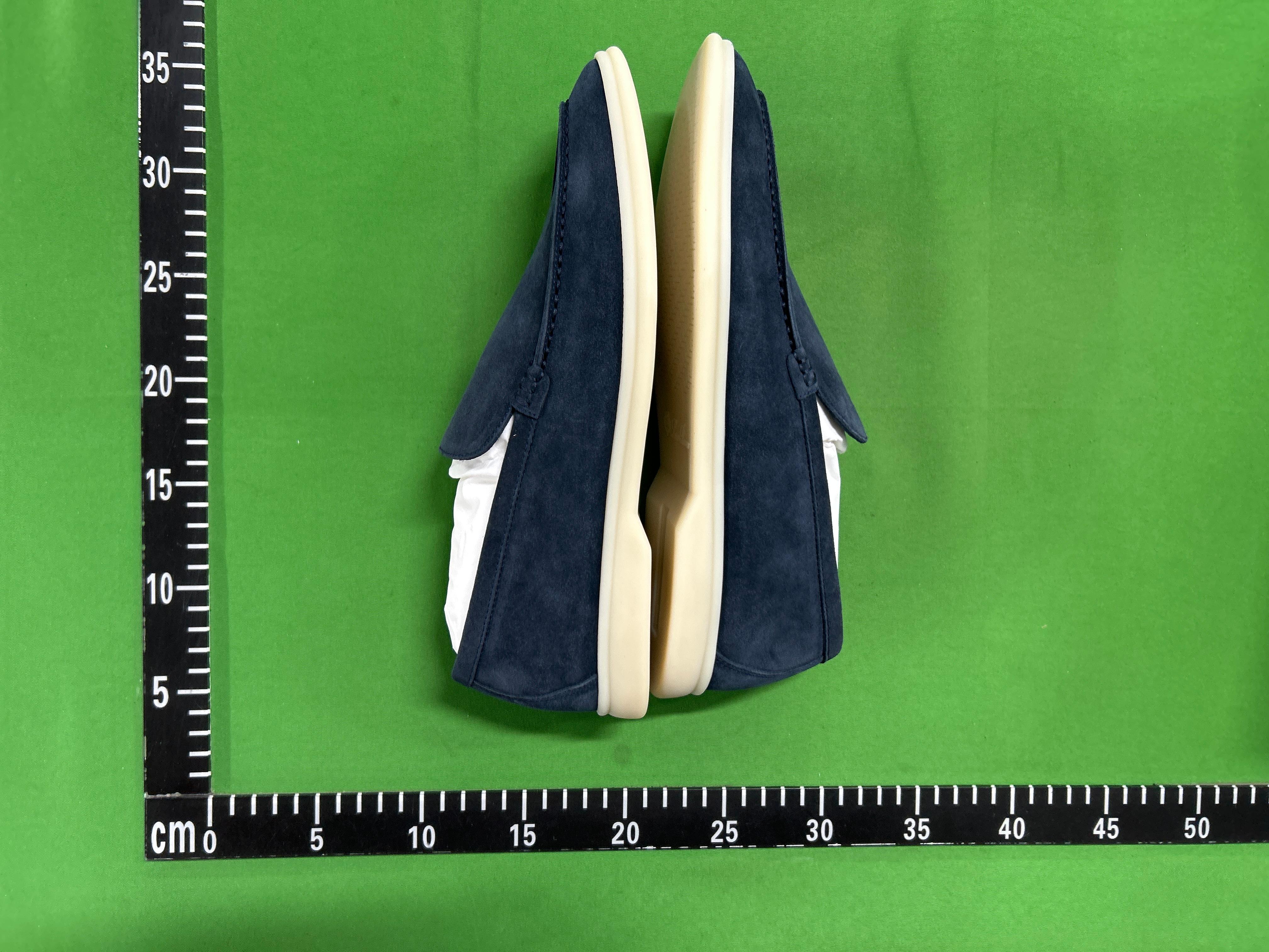 Foto QC 6 de Loro Piana Summer Walk Suede Loafers Grey