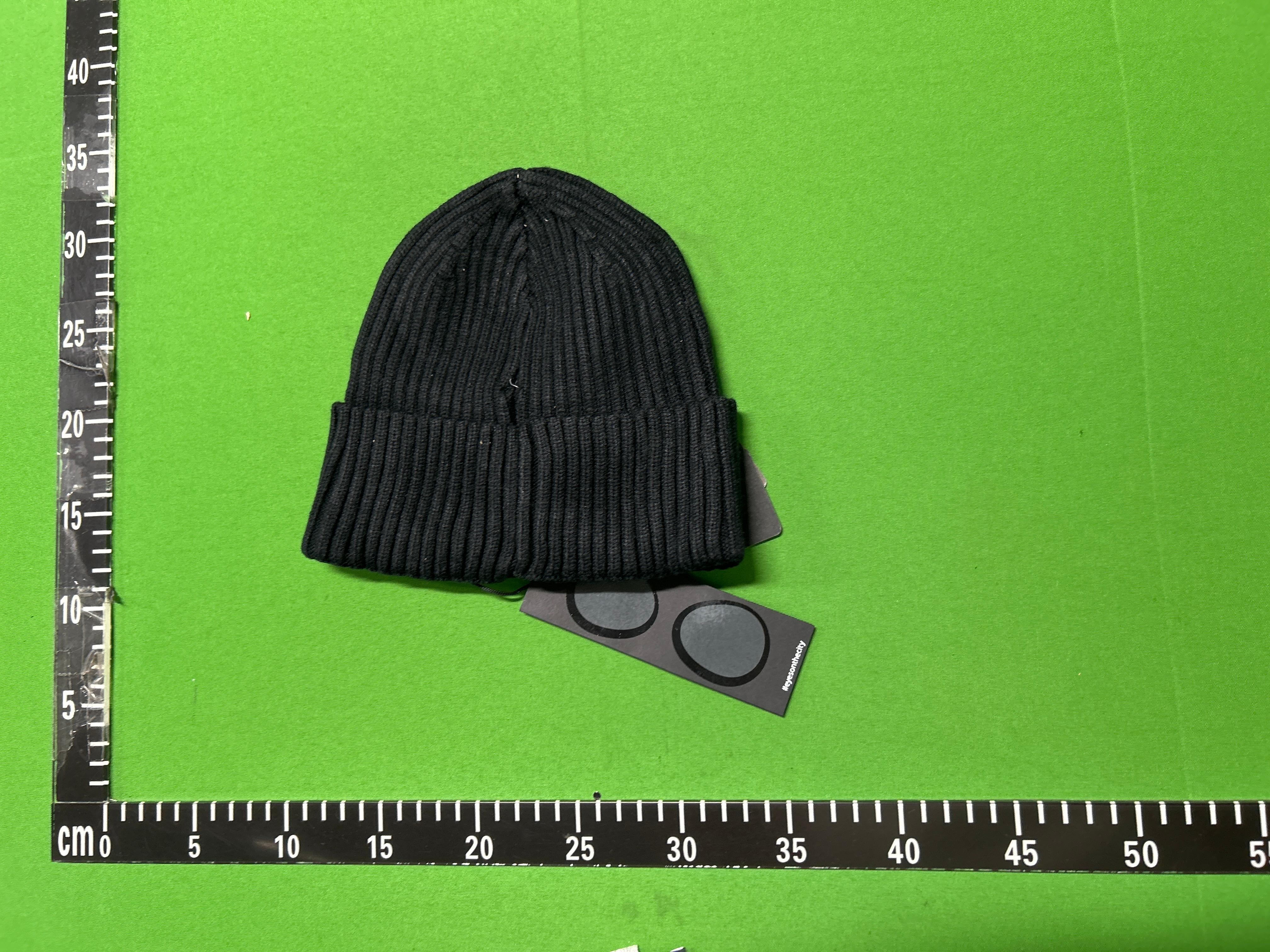 Foto QC 4 de C.P. Company Goggle Beanie Black