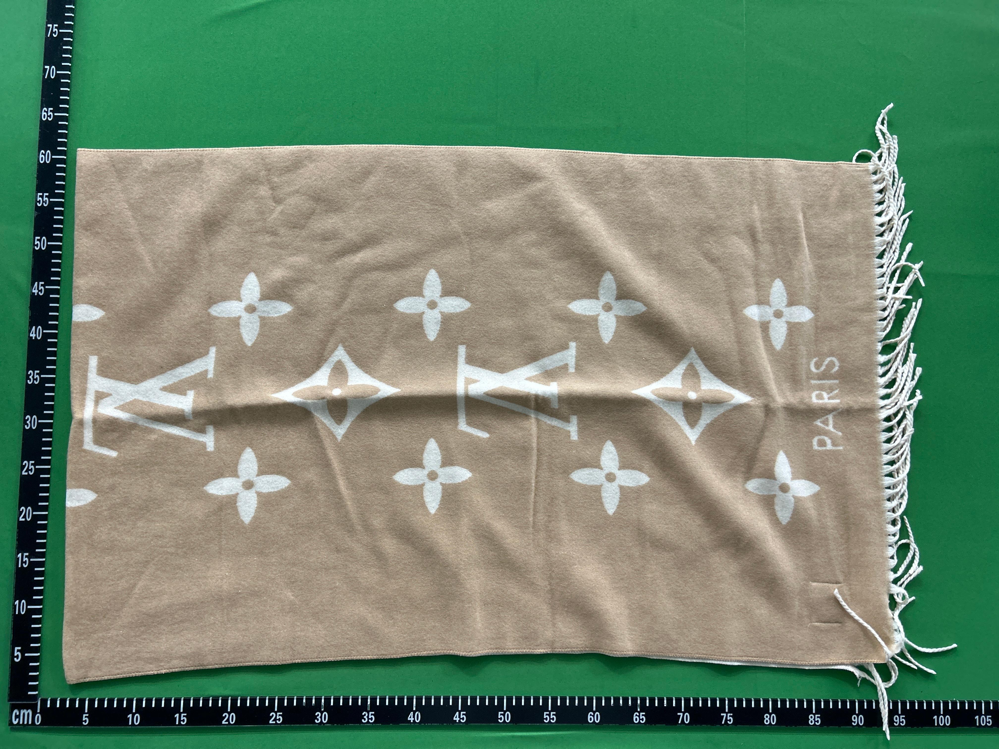 Foto QC 6 de Louis Vuitton Monogram Scarf Pink