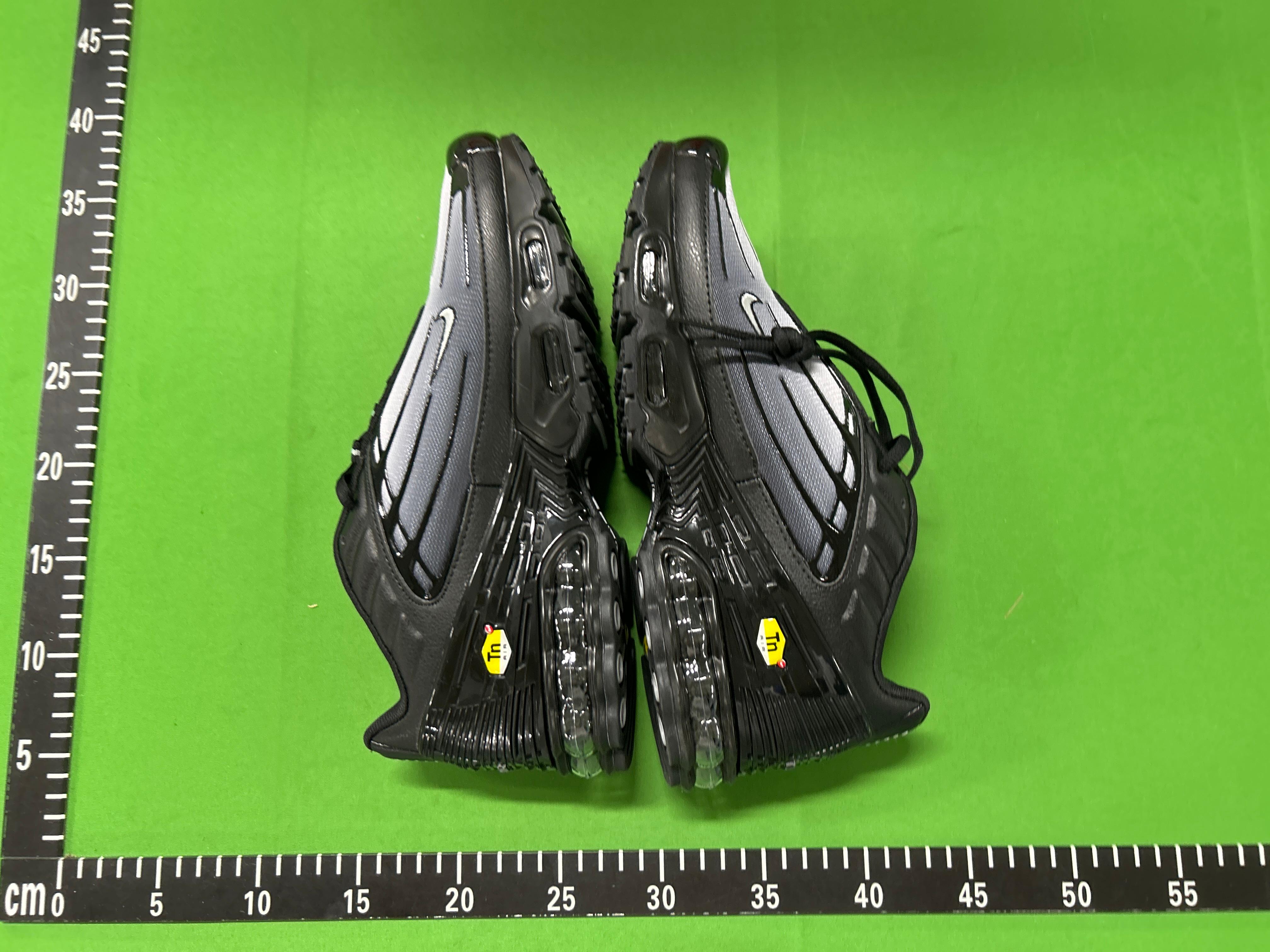 Foto QC 4 de Nike Air Max Plus 3 GS Black Grey DM3269-001