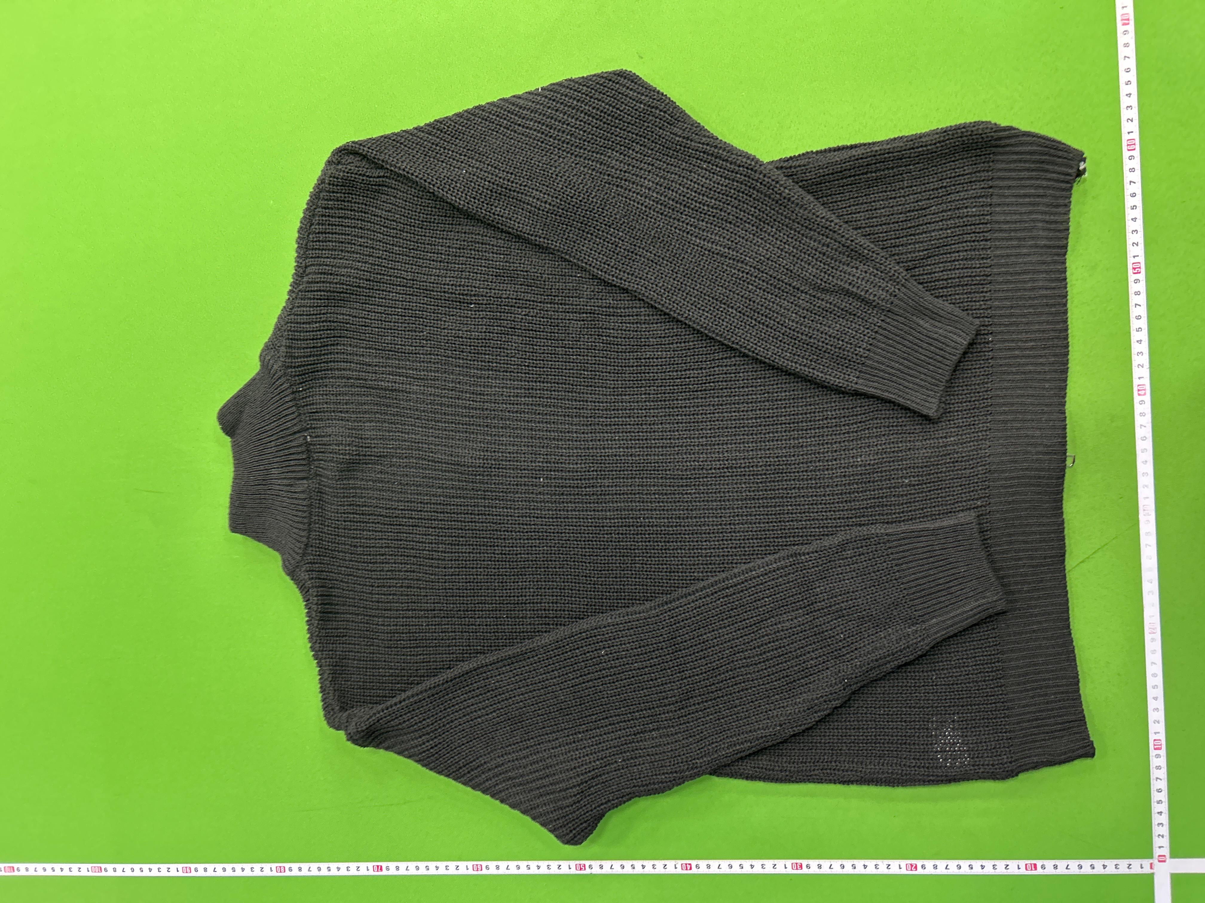 Foto QC 7 de Prada Metal Logo Zip Sweater Black