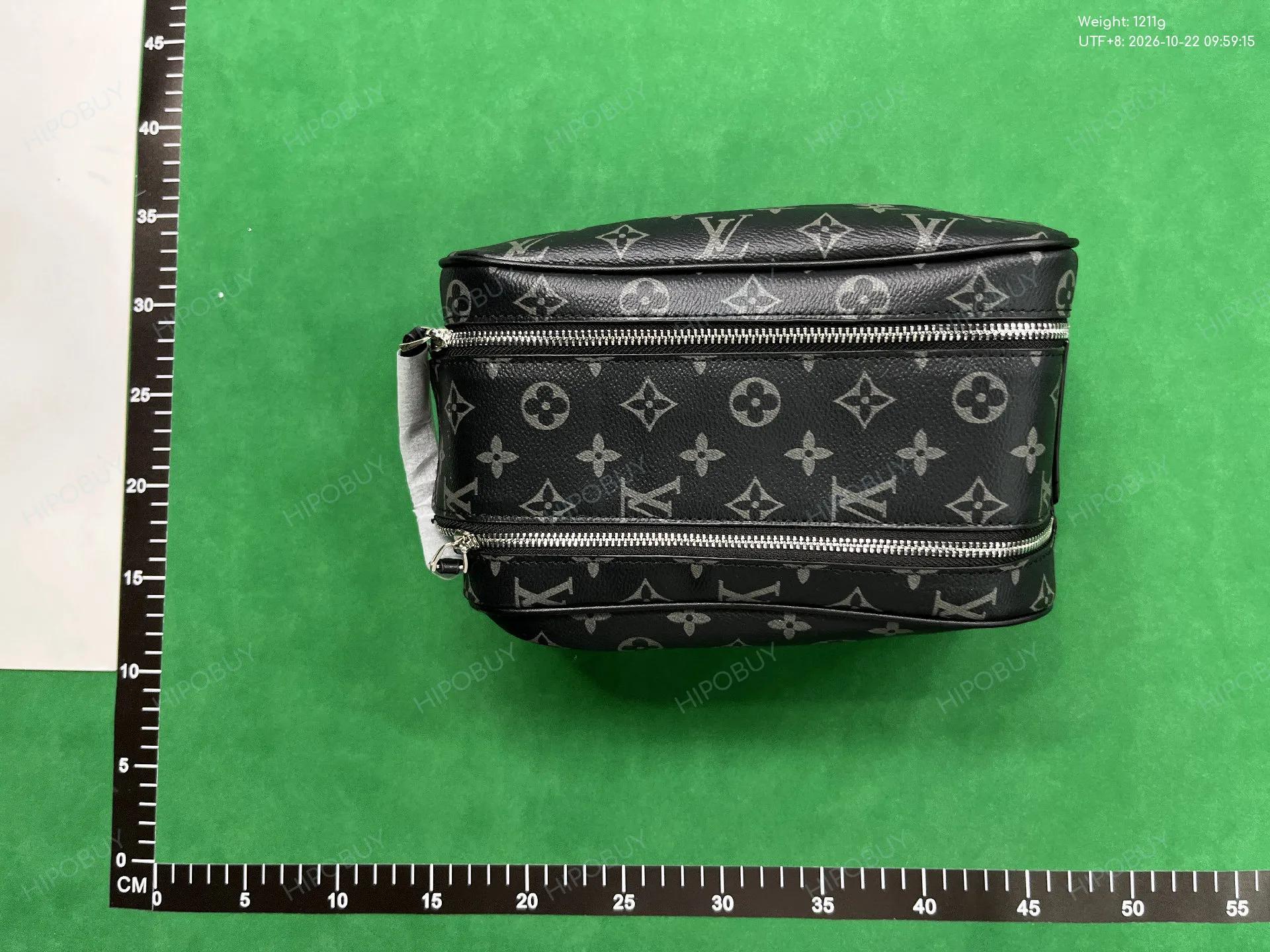 Foto QC 4 de Louis Vuitton Toiletry Bag 25 Damier Azur