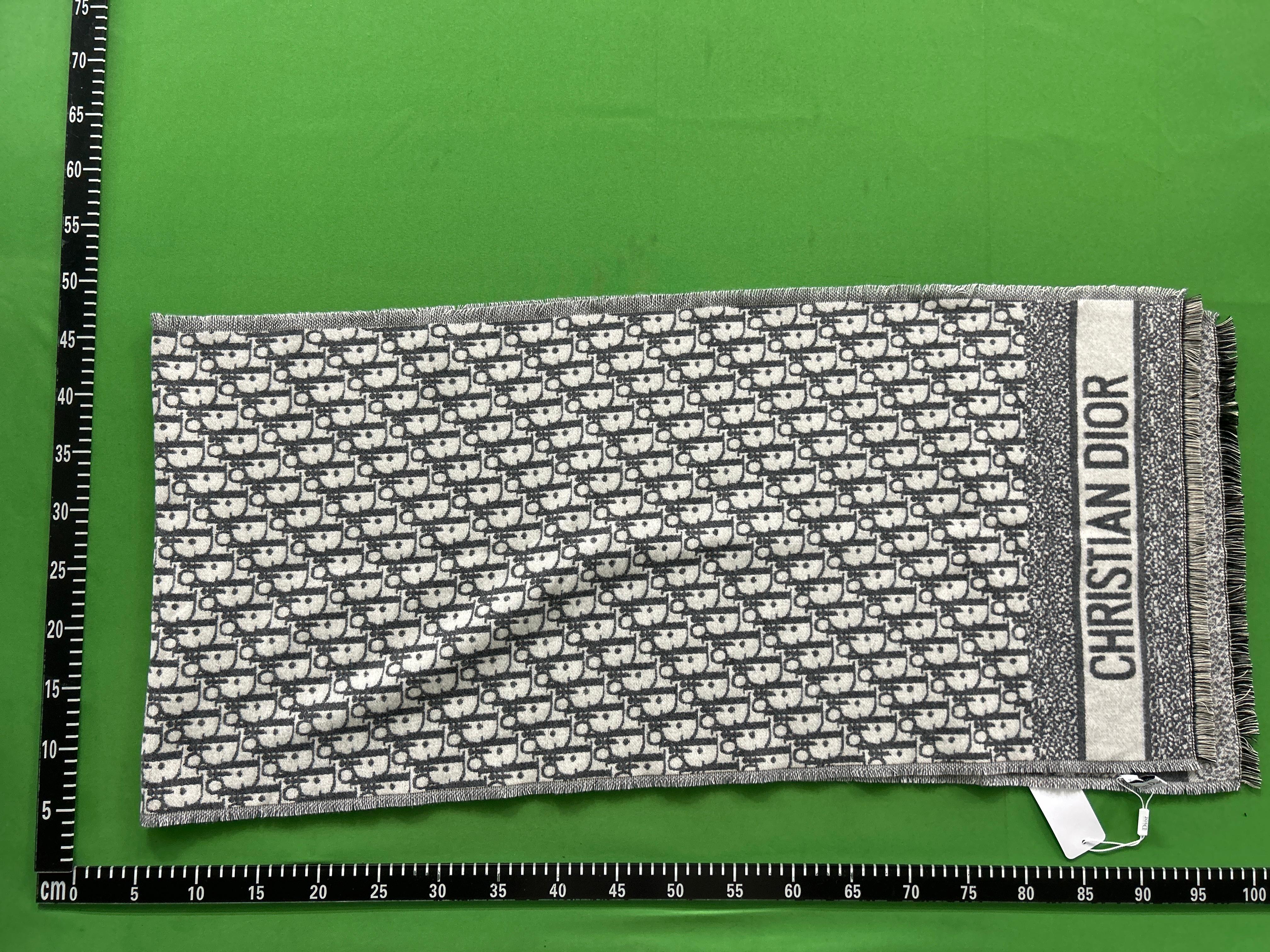 Foto QC 3 de Louis Vuitton Monogram Scarf Pink